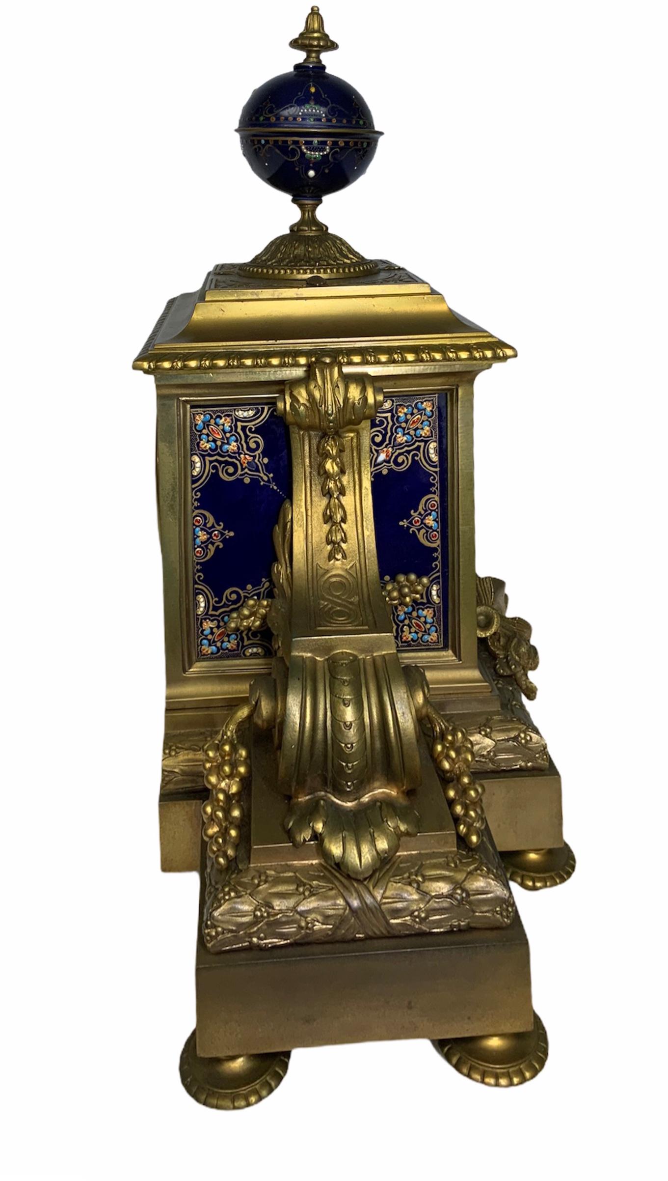 Bronze Pendule de cheminée Picard de style Empire en porcelaine de Sèvres montée sur bronze en vente