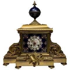 Empire Sevres-Stil Porzellan Bronze montierter Kaminuhr