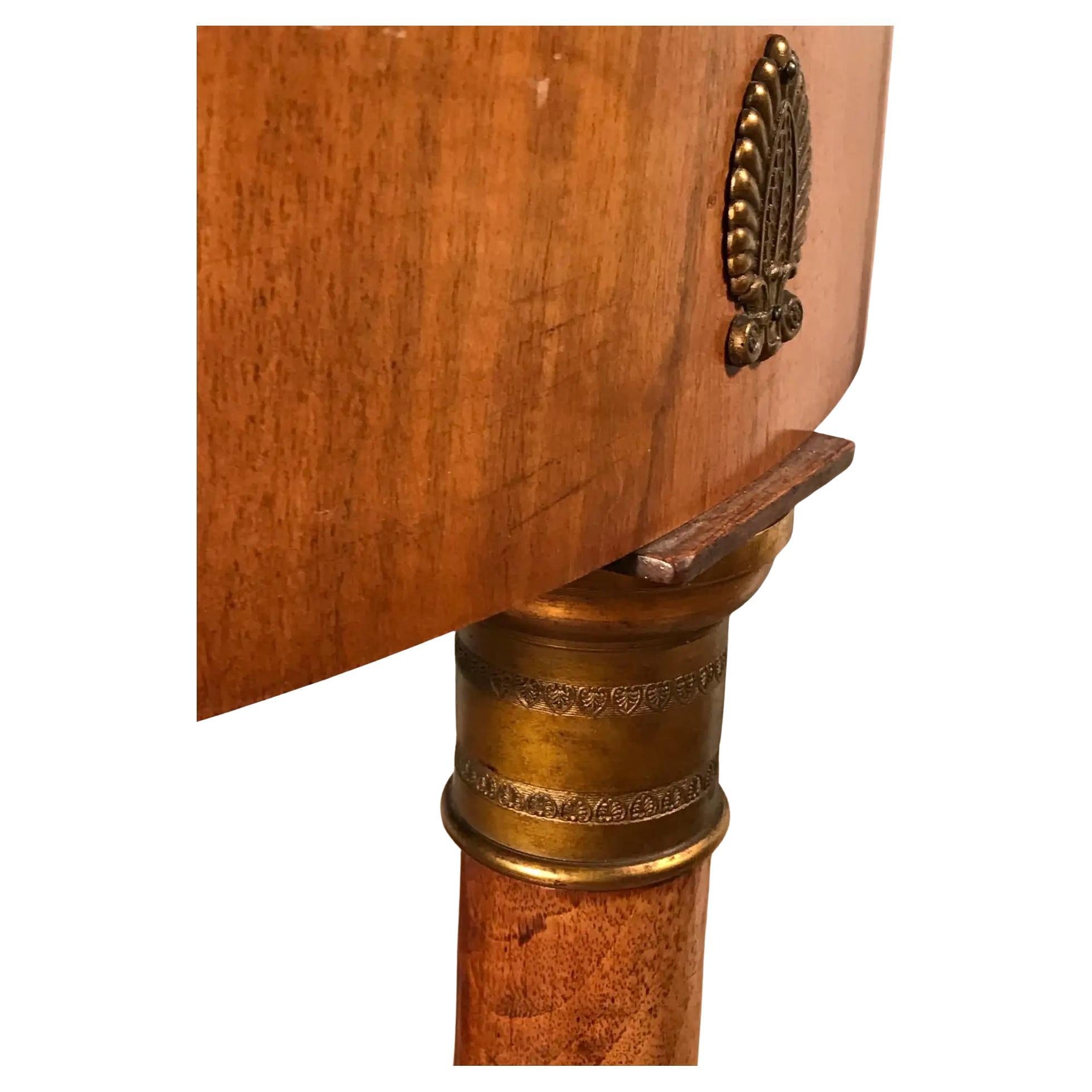 Français Table d'appoint Empire, France 1810-15, acajou en vente