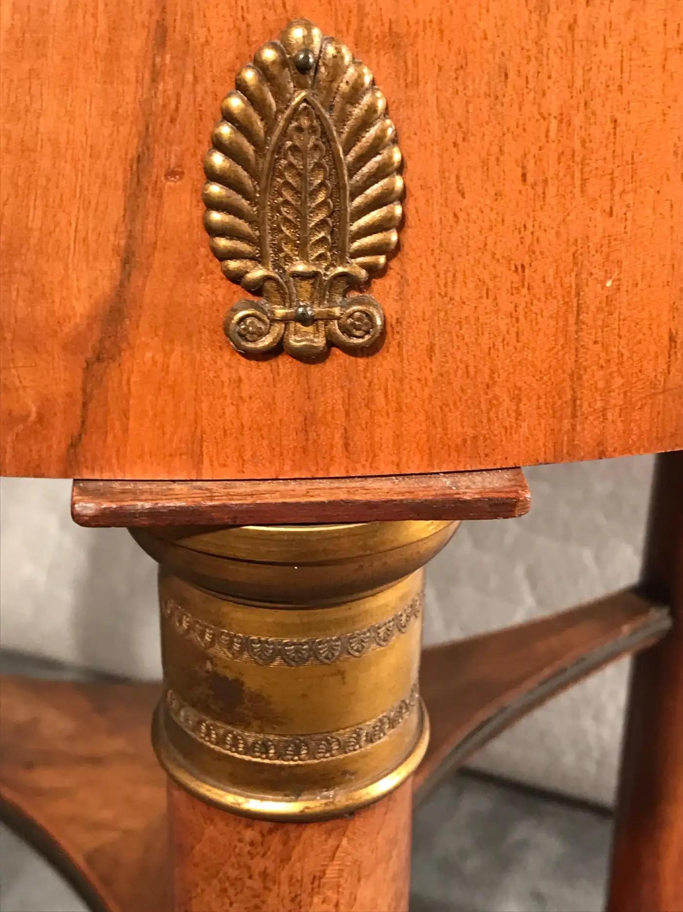 Début du XIXe siècle Table d'appoint Empire, France 1810-15, acajou en vente