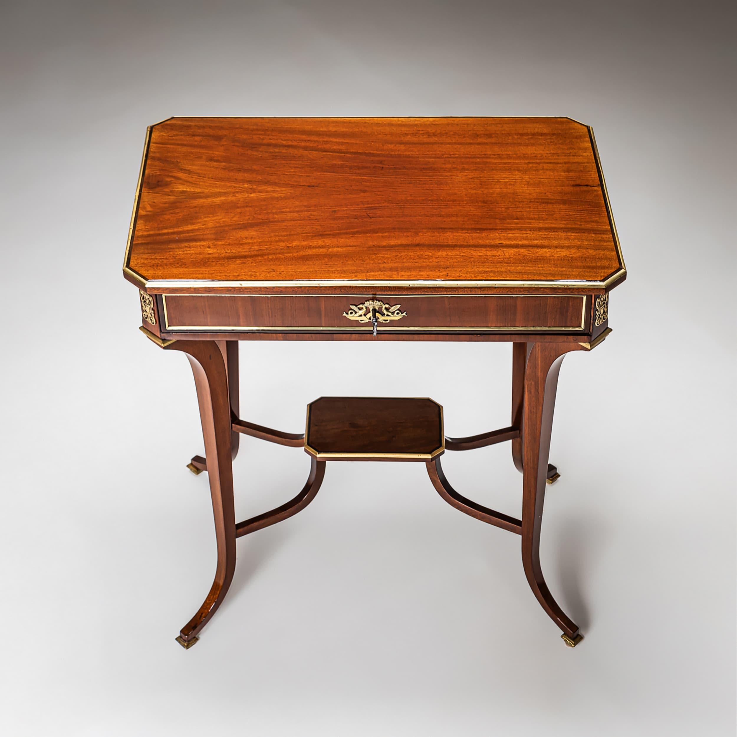 Table d'appoint Empire, Vienne, vers 1810 Bon état - En vente à Greding, DE