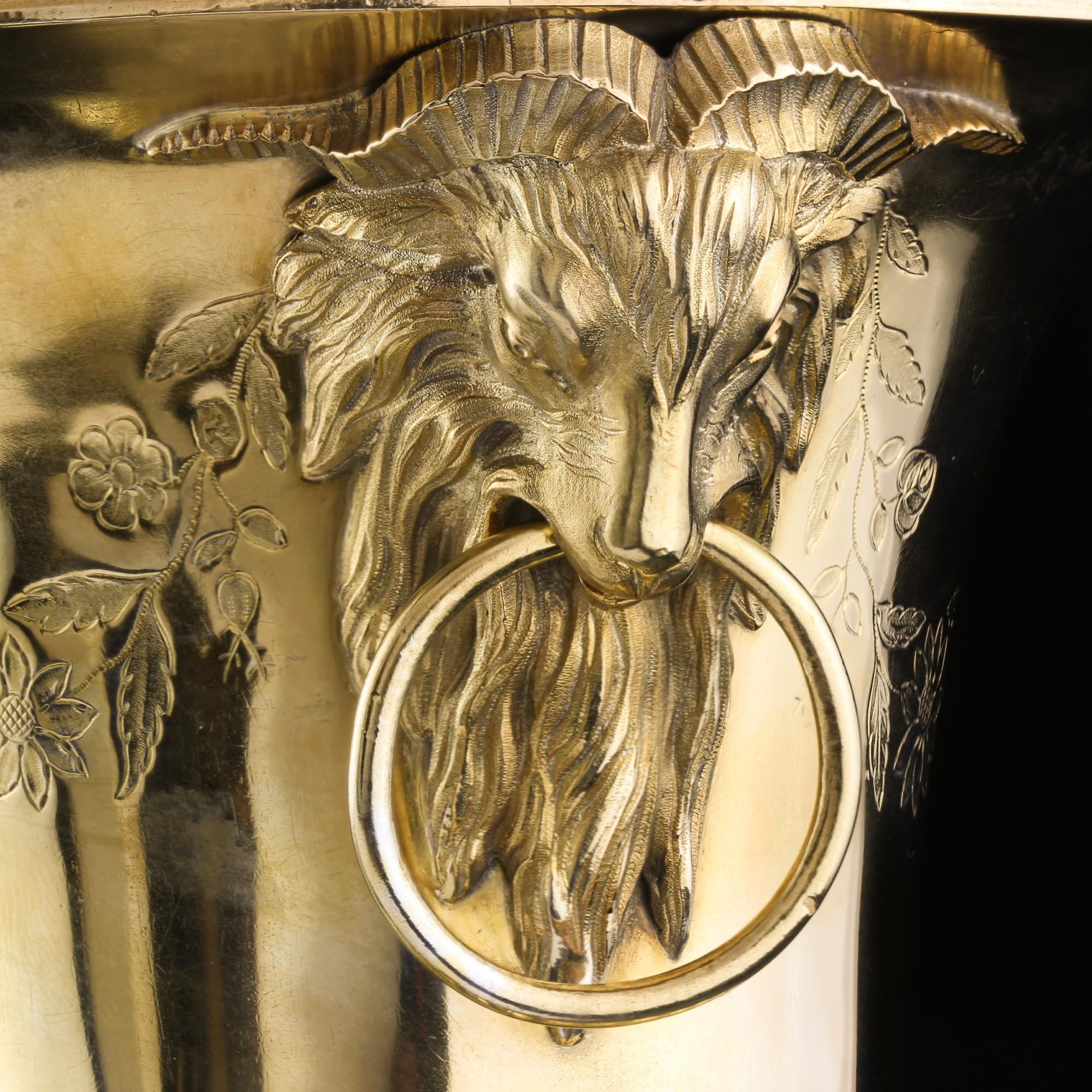 Vase et couvercle Empire en argent doré avec couvercle en forme de coq, France, 1798-1809 en vente 7