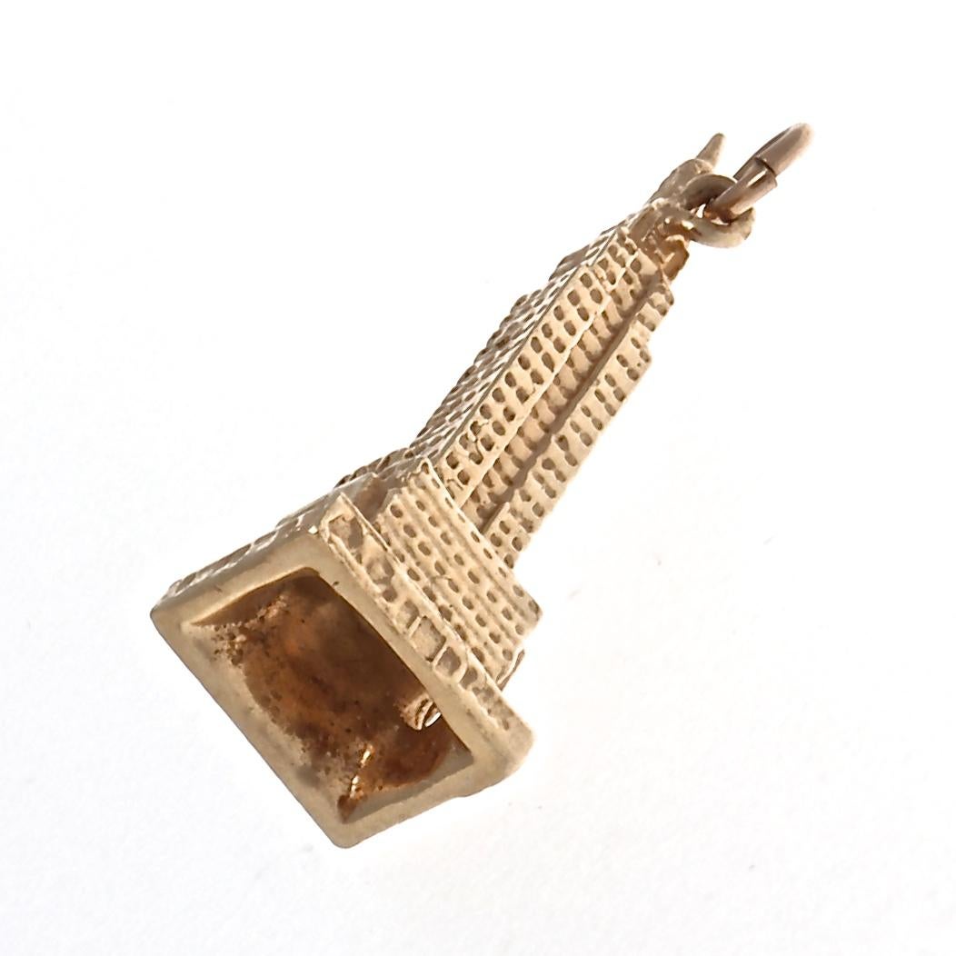 Empire State Building Gold Charm In Excellent Condition In Beverly Hills, CA
