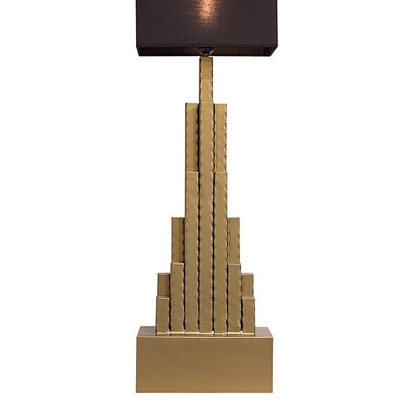 Espagnol Lampe de table Empire State en finition dorée mate en vente
