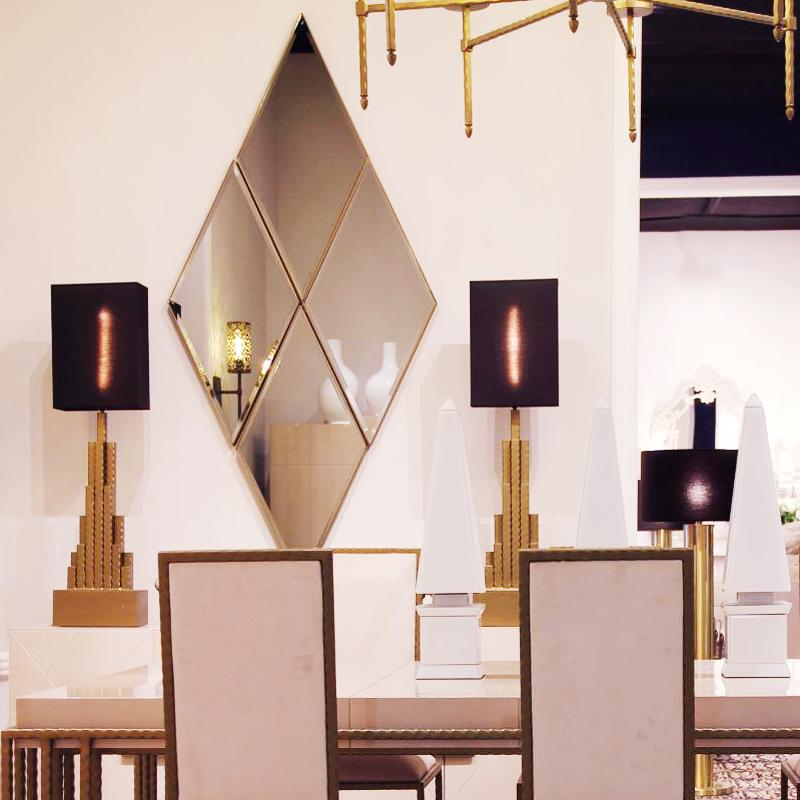 XXIe siècle et contemporain Lampe de table Empire State en finition dorée mate en vente