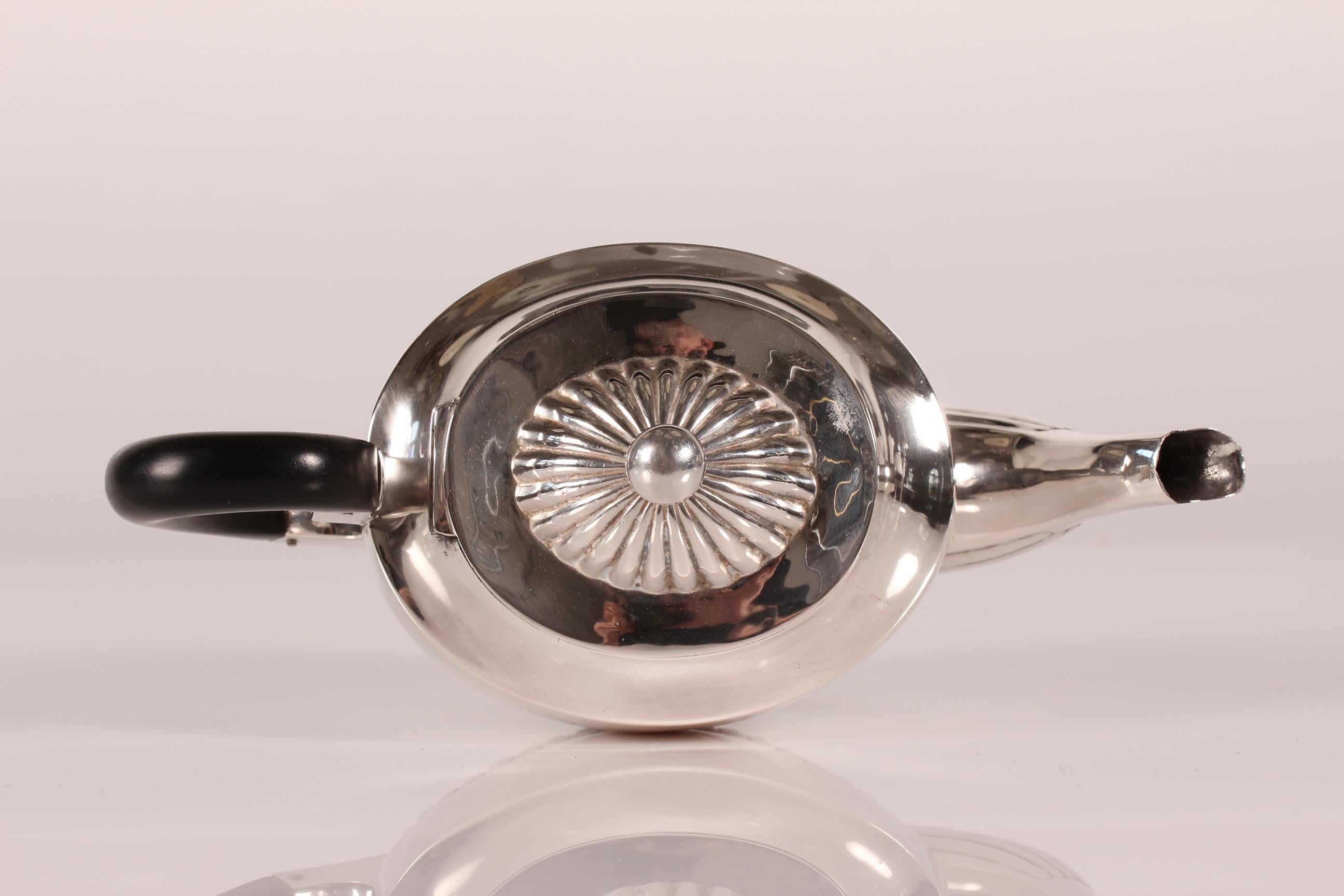 Théière en argent véritable et poignée en ébène massif de style Empire 1918 d'August Thomsen en vente 1