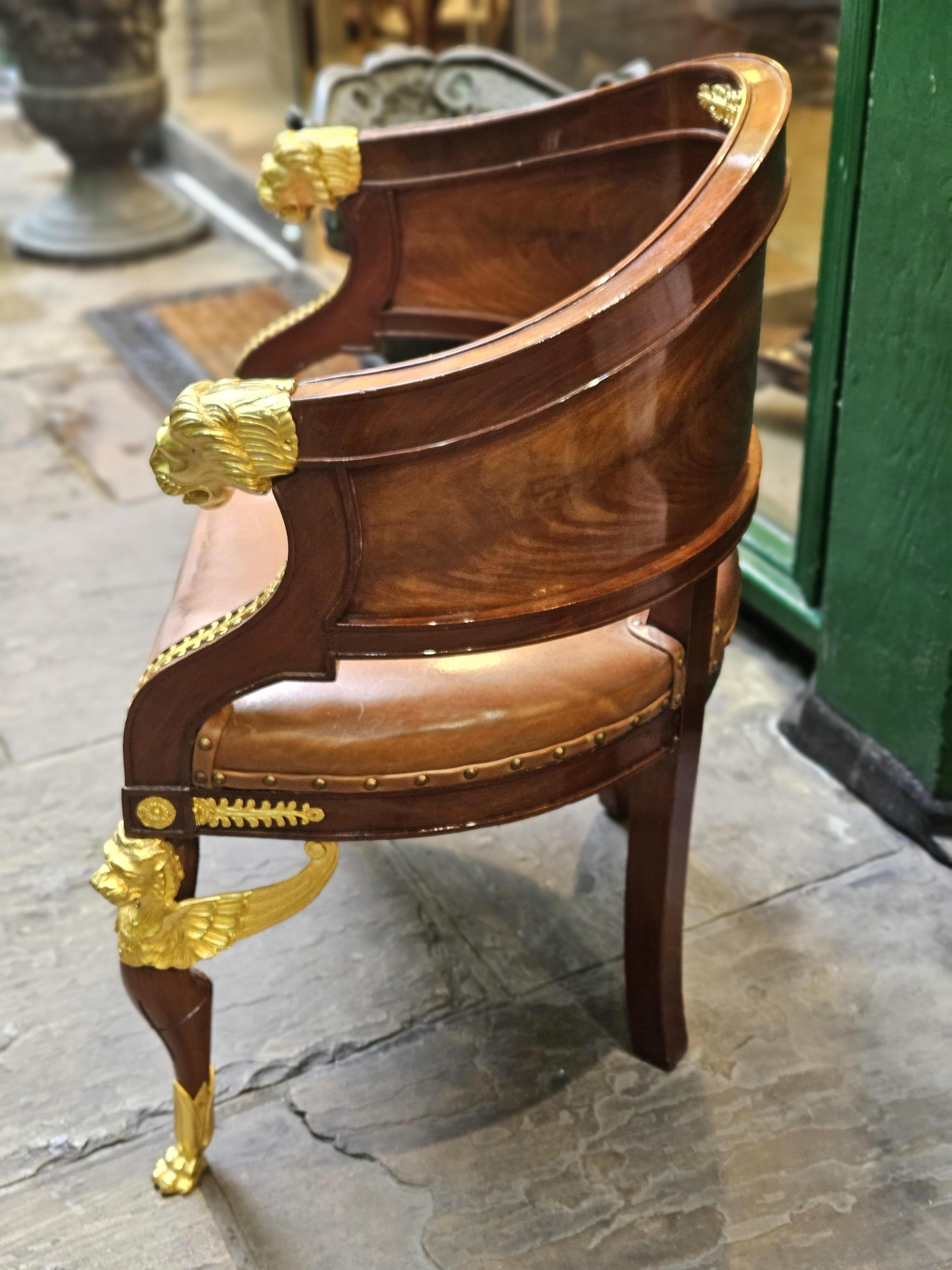 Sillón estilo Imperio de 1920 Hecho a mano en venta