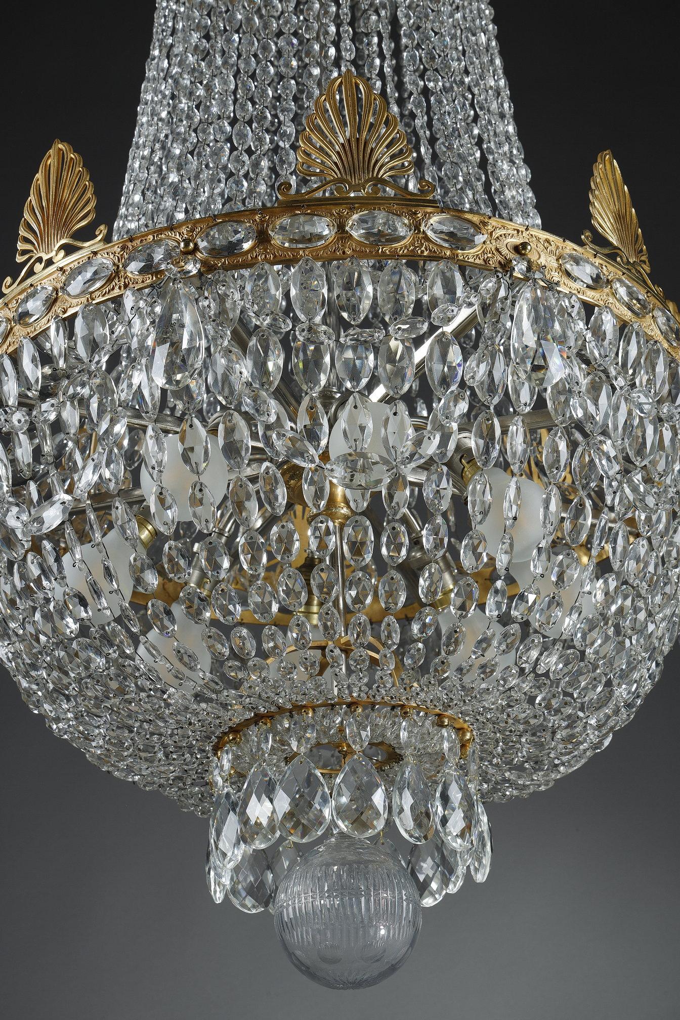 Lampadario a palloncino in stile impero con pendenti in vendita 6