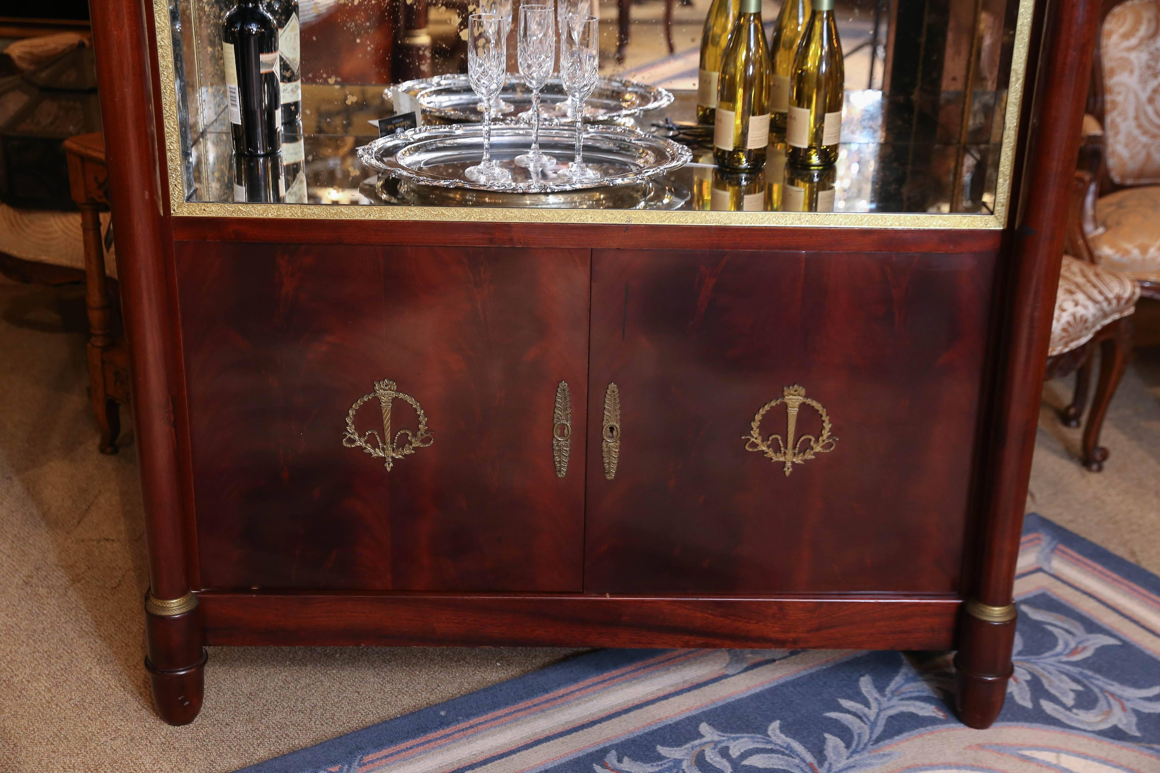 Empire Style Bar or Display Cabinet in Mahogany with Gilt Accents In Excellent Condition In Houston, TX