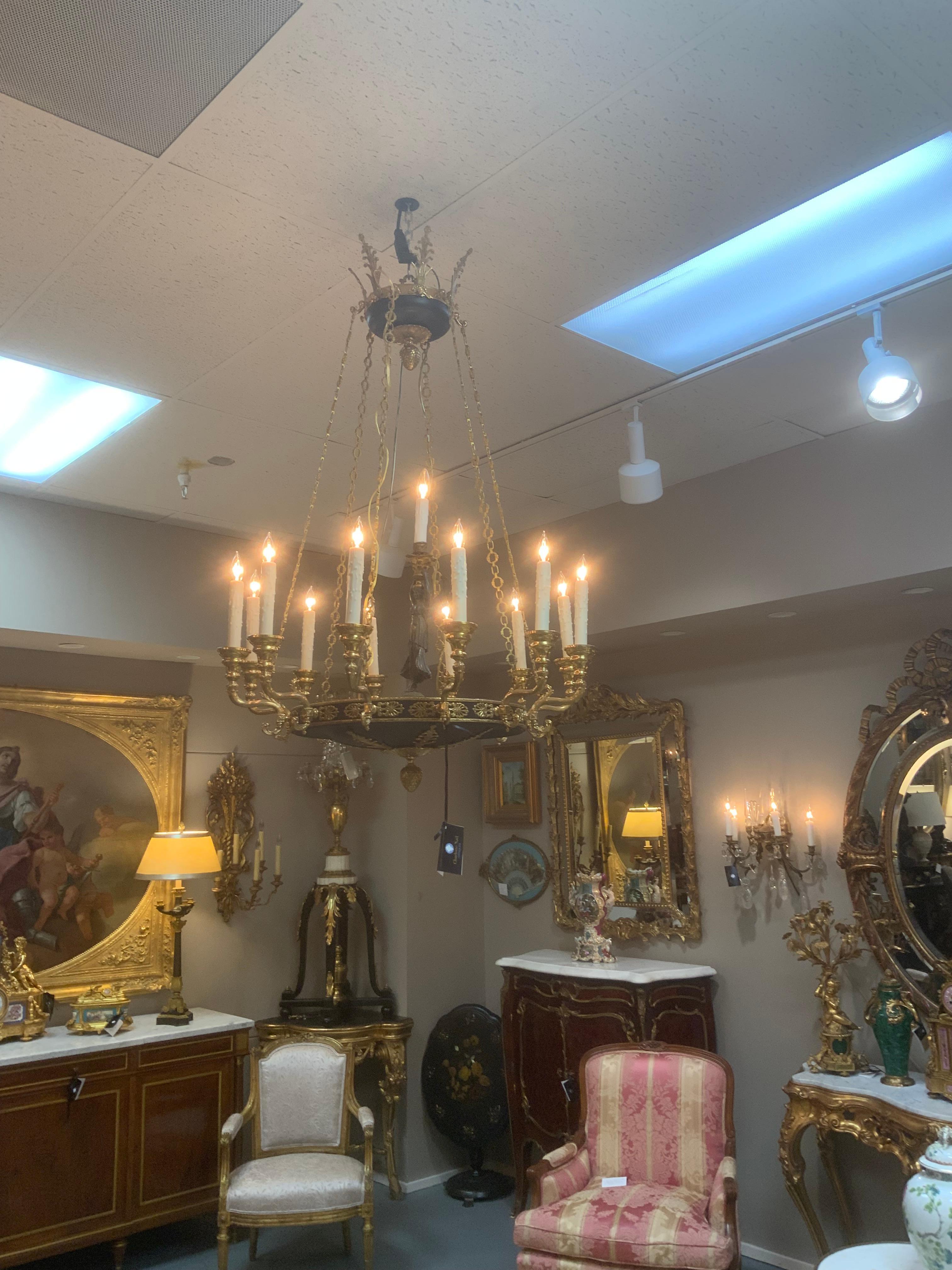 Stile impero Lampadario in stile impero in smalto nero e ottone dorato in vendita