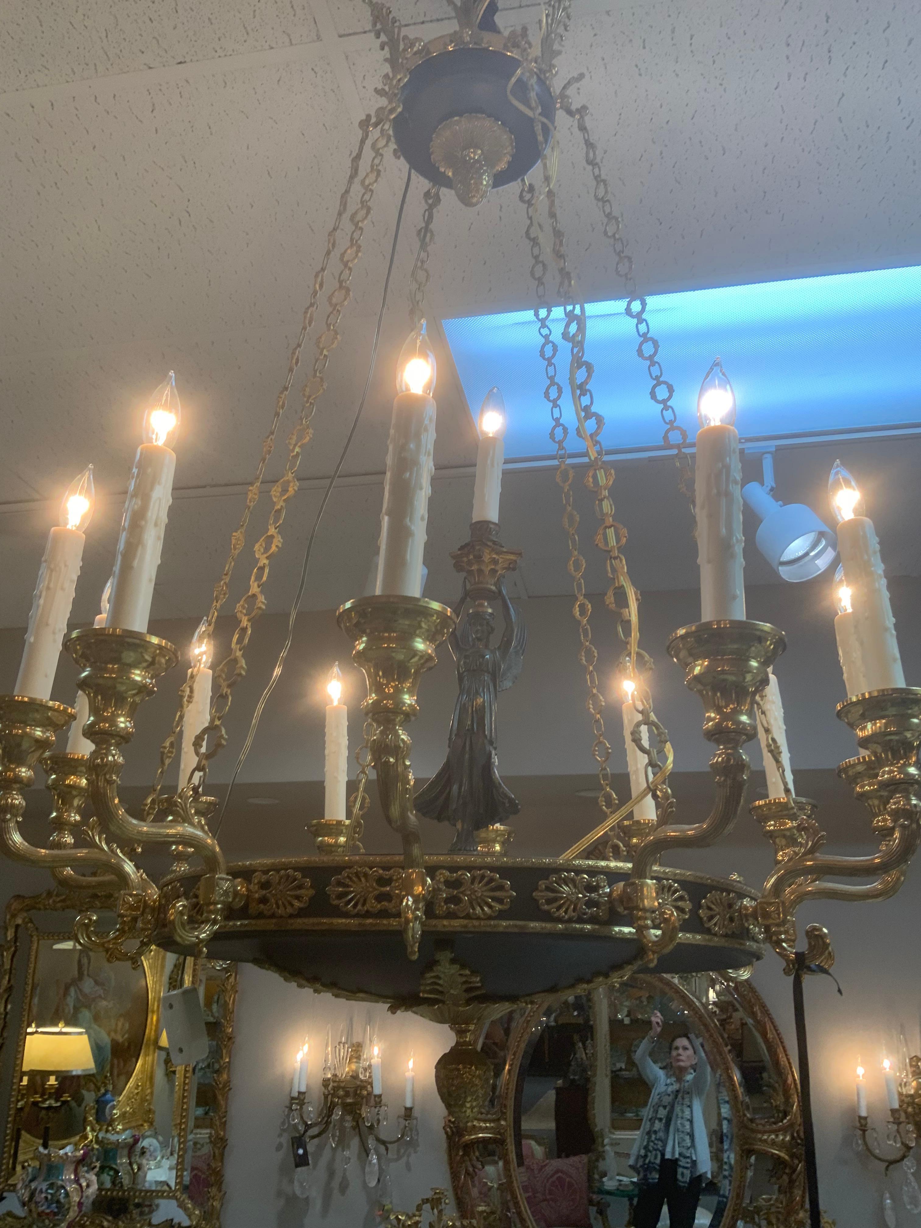 Lampadario in stile impero in smalto nero e ottone dorato in vendita 1