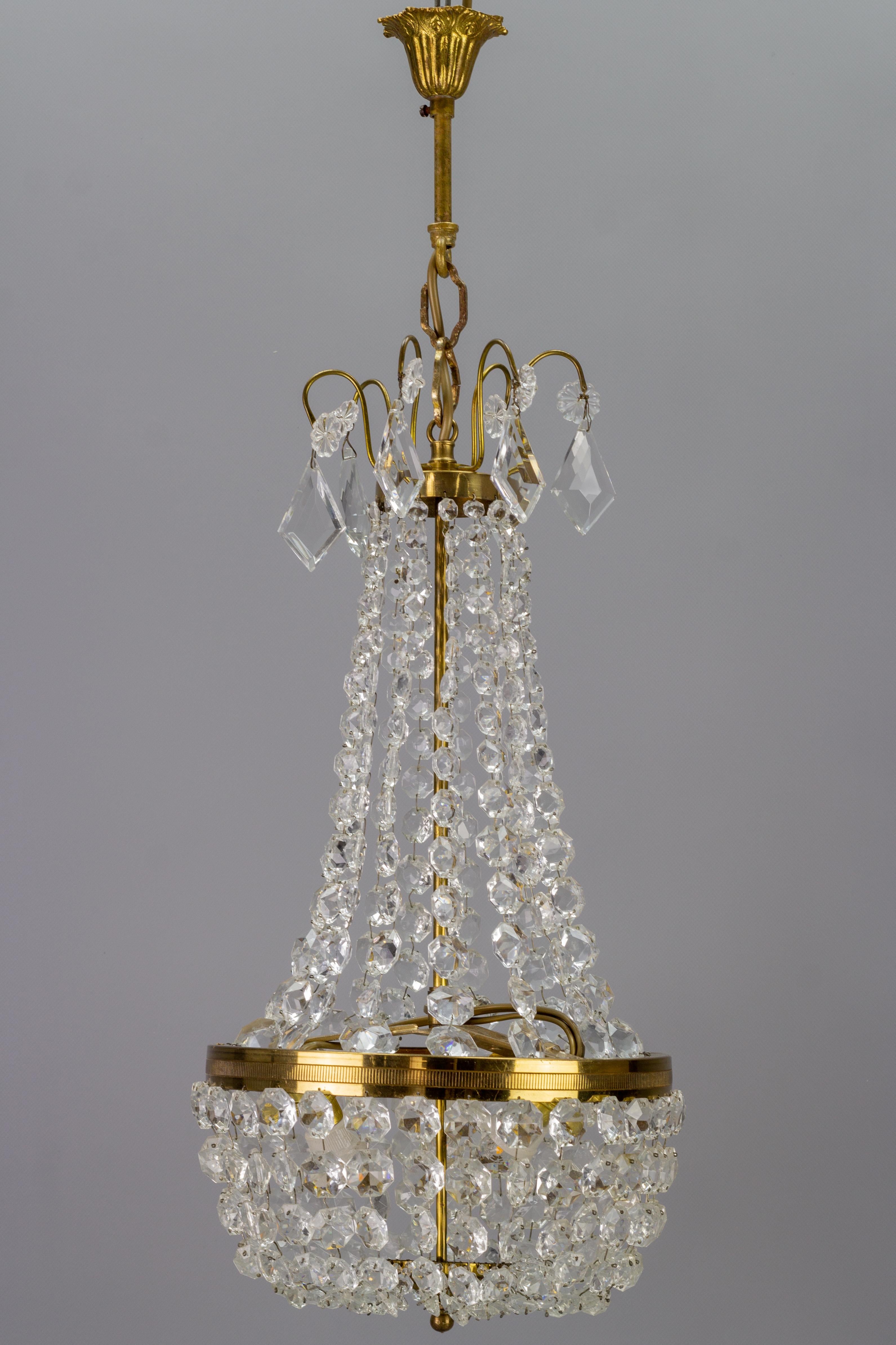 Empire Style Brass and Crystal Glass Three-Light Basket Chandelier In Good Condition For Sale In Barntrup, DE