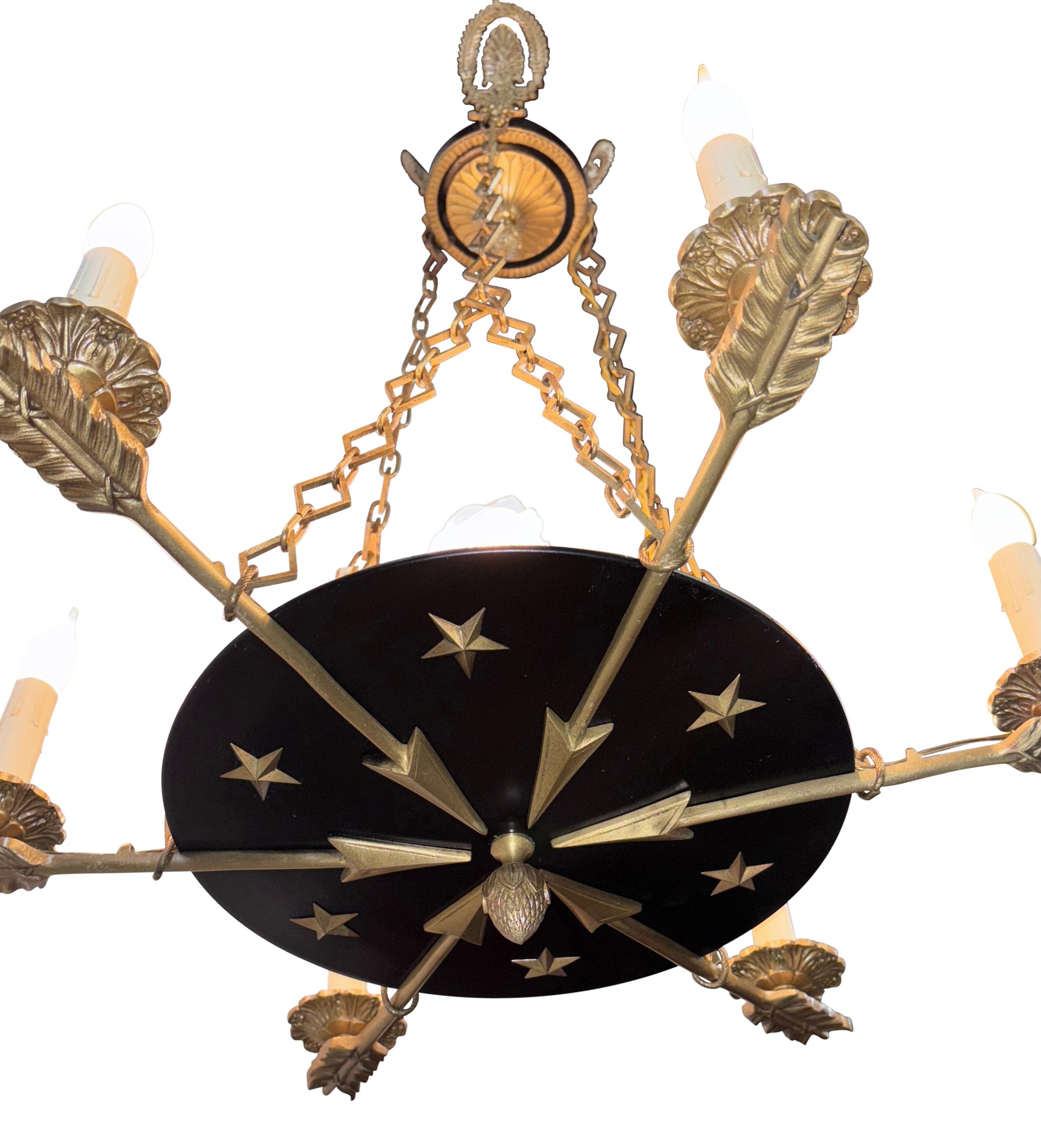 Americano Apparecchio di illuminazione in ottone e ottone verniciato in stile impero, metà del XX secolo, America in vendita