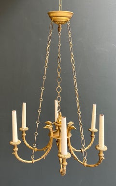 Lampadario in bronzo in stile impero con teste di aquila reale e fiamma. Questo lampadario