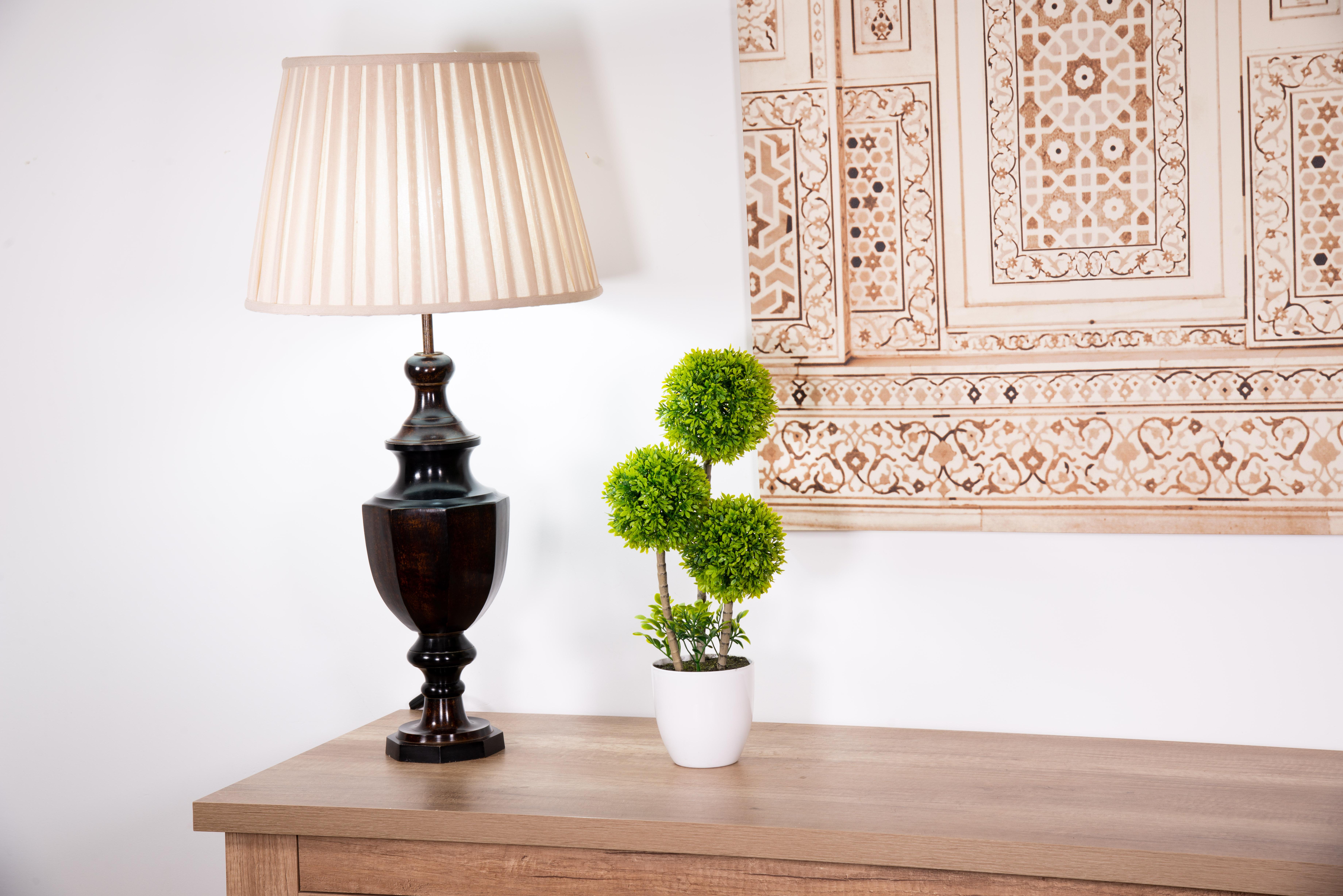 Empire style bronze lamp in patinated bronze. 
No screen. 
The base of the lamp stands on a polygonal base, which has been given a vase shape with a polygonal body of classicist inspiration as corresponds to the so-called Empire style that has been