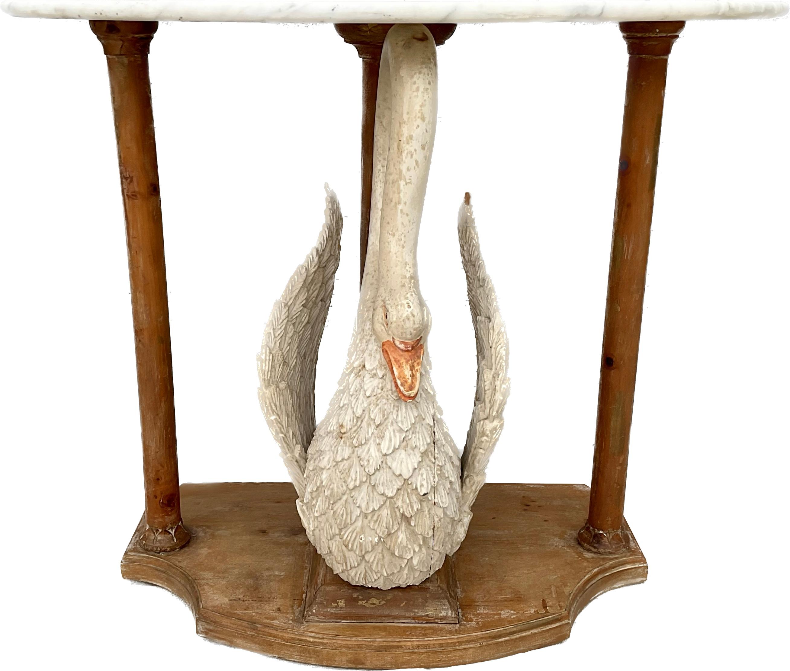 Table console à plateau en marbre sculpté de style Empire et Swan Bon état - En vente à Bradenton, FL