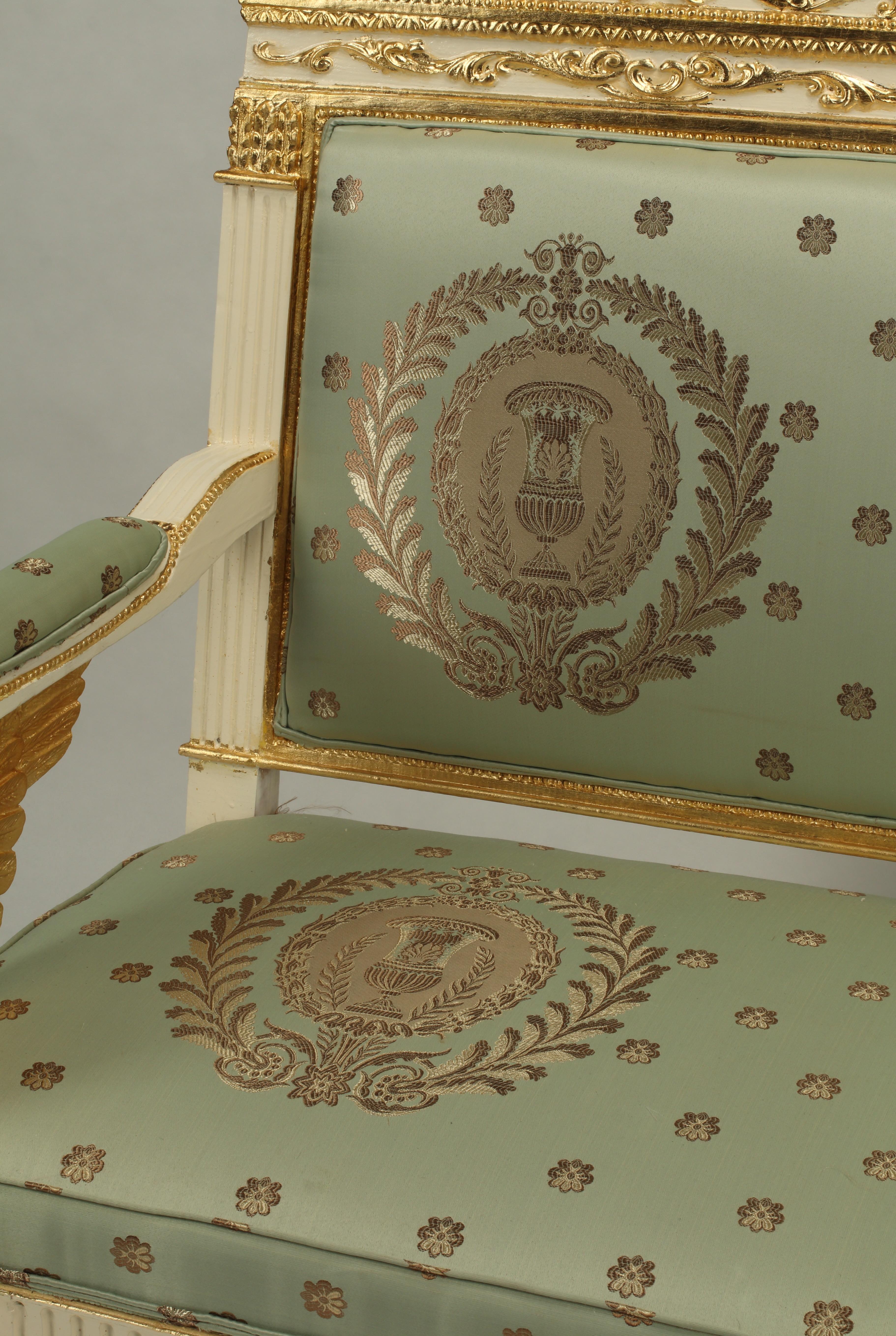 XX secolo Suite di poltrone e divani in legno intagliato e dorato in stile Impero in vendita