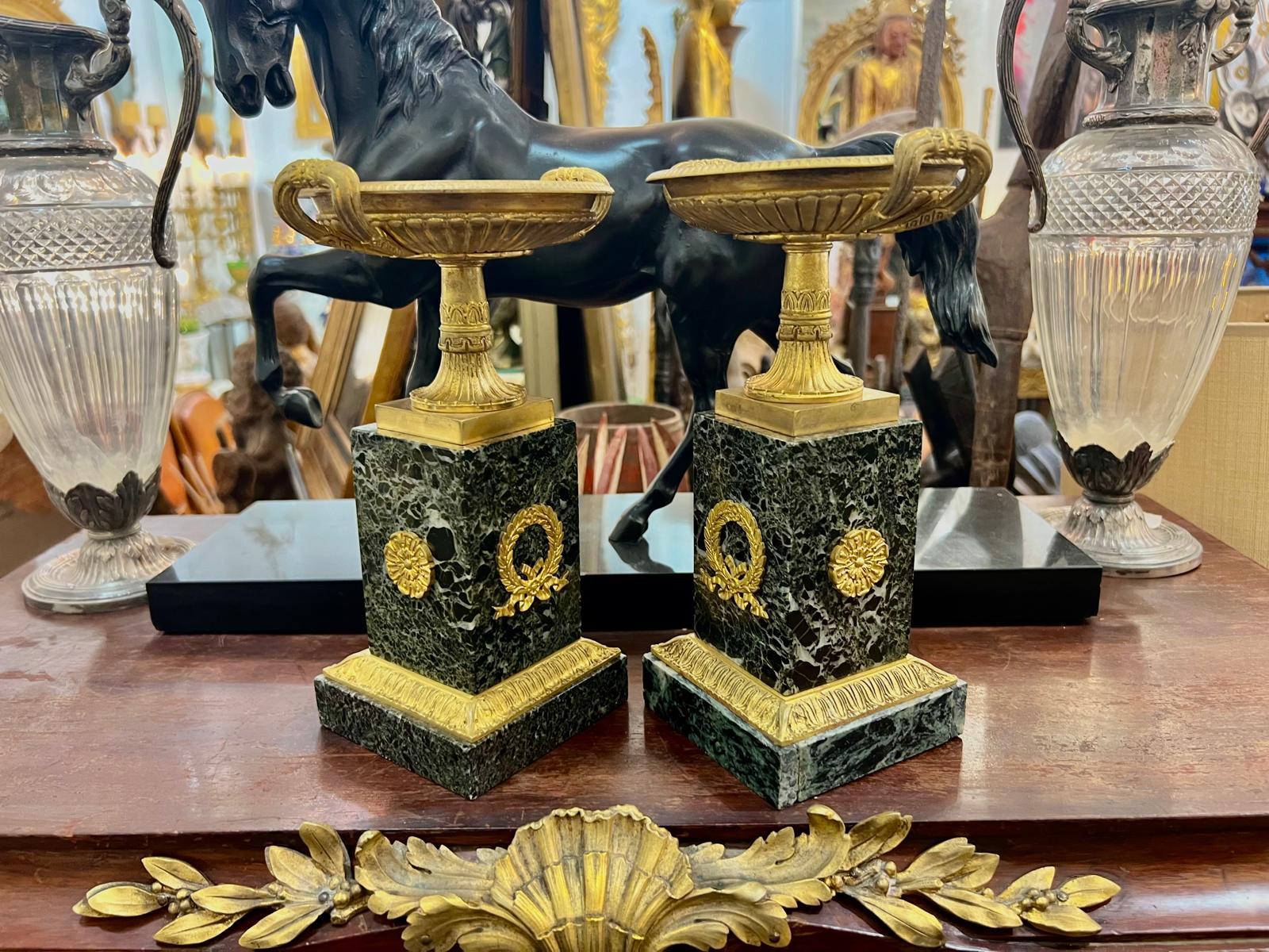 Cassolette in stile impero in marmo verde mare e bronzo dorato, XIX secolo in vendita 2