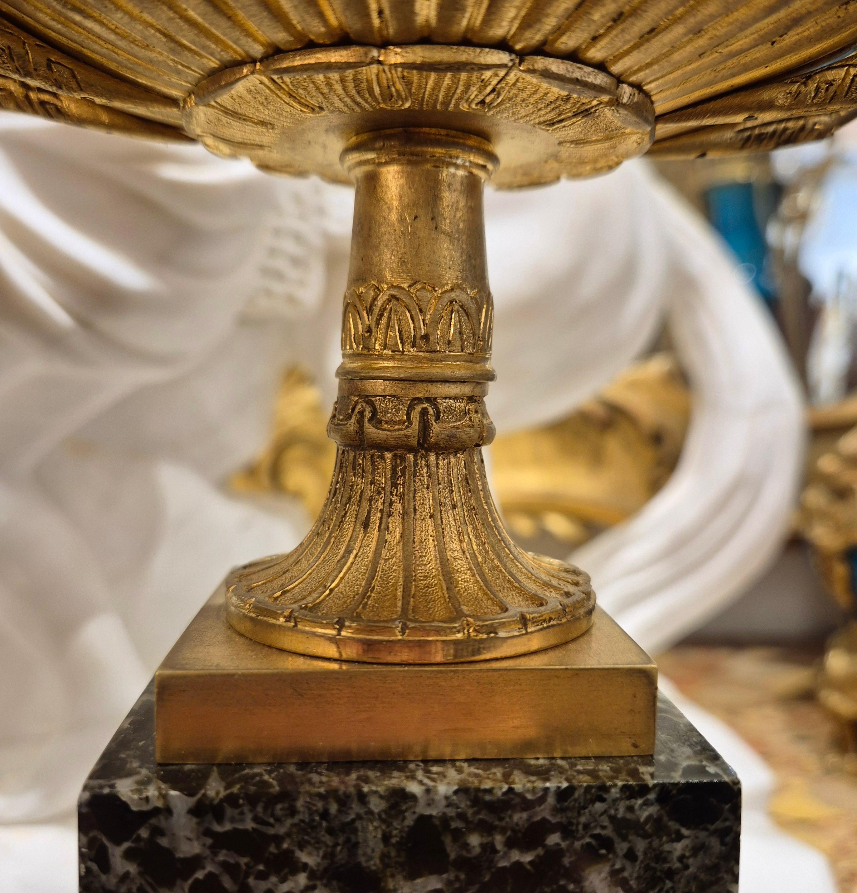 Cassolette in stile impero in marmo verde mare e bronzo dorato, XIX secolo in vendita 4