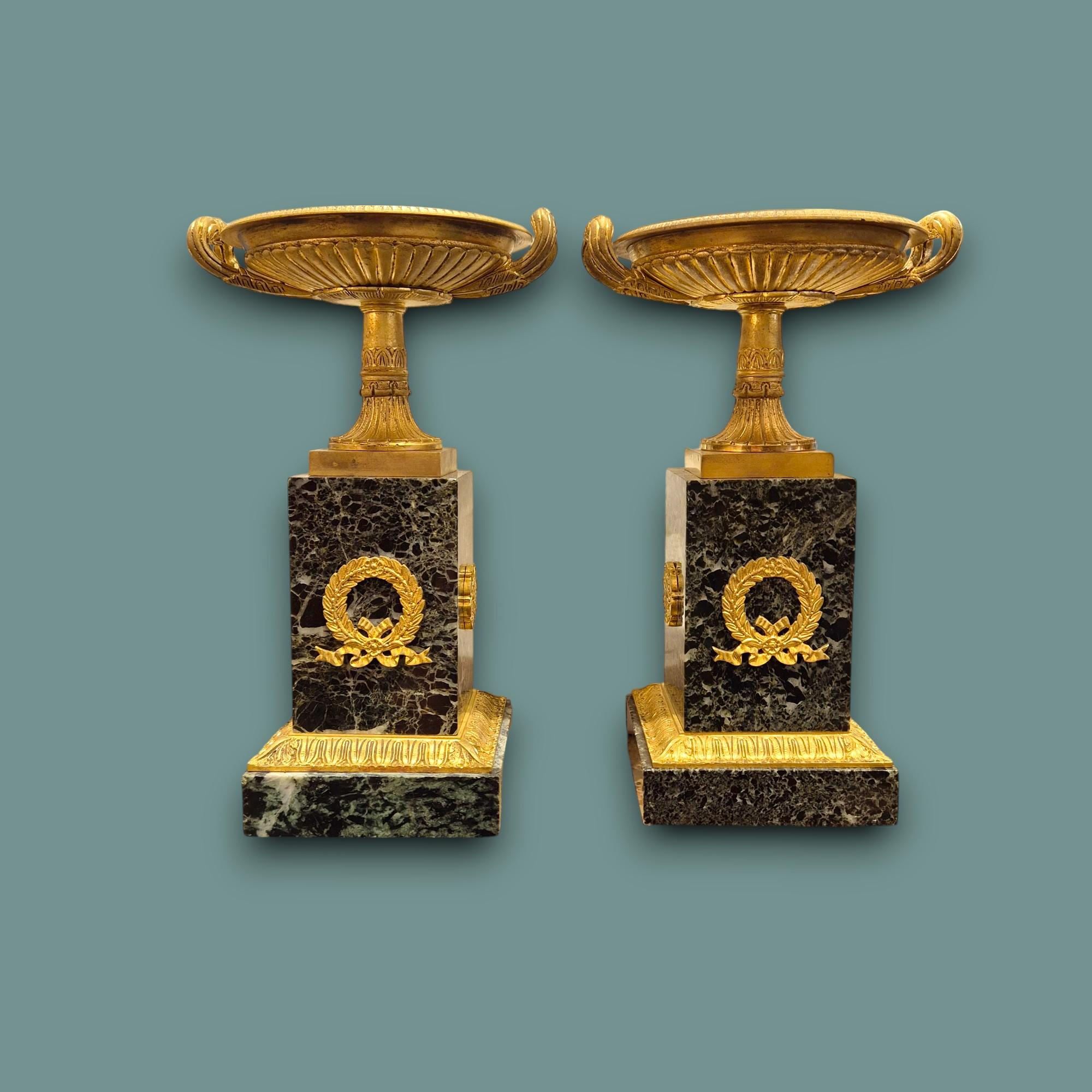 Francese Cassolette in stile impero in marmo verde mare e bronzo dorato, XIX secolo in vendita