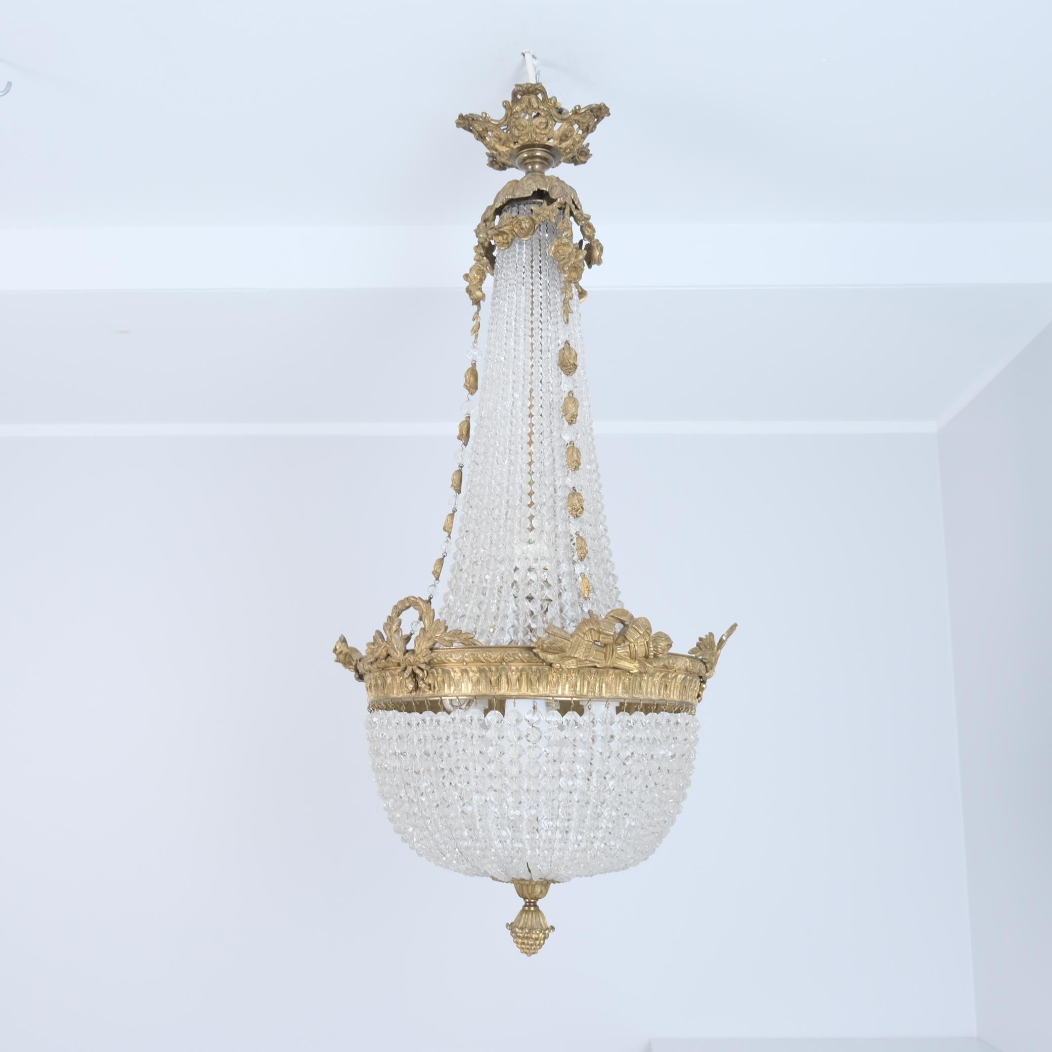 Araña de cristal estilo Imperio, corona de laurel, llama y flechas, finales del siglo XIX Renacimiento del imperio en venta