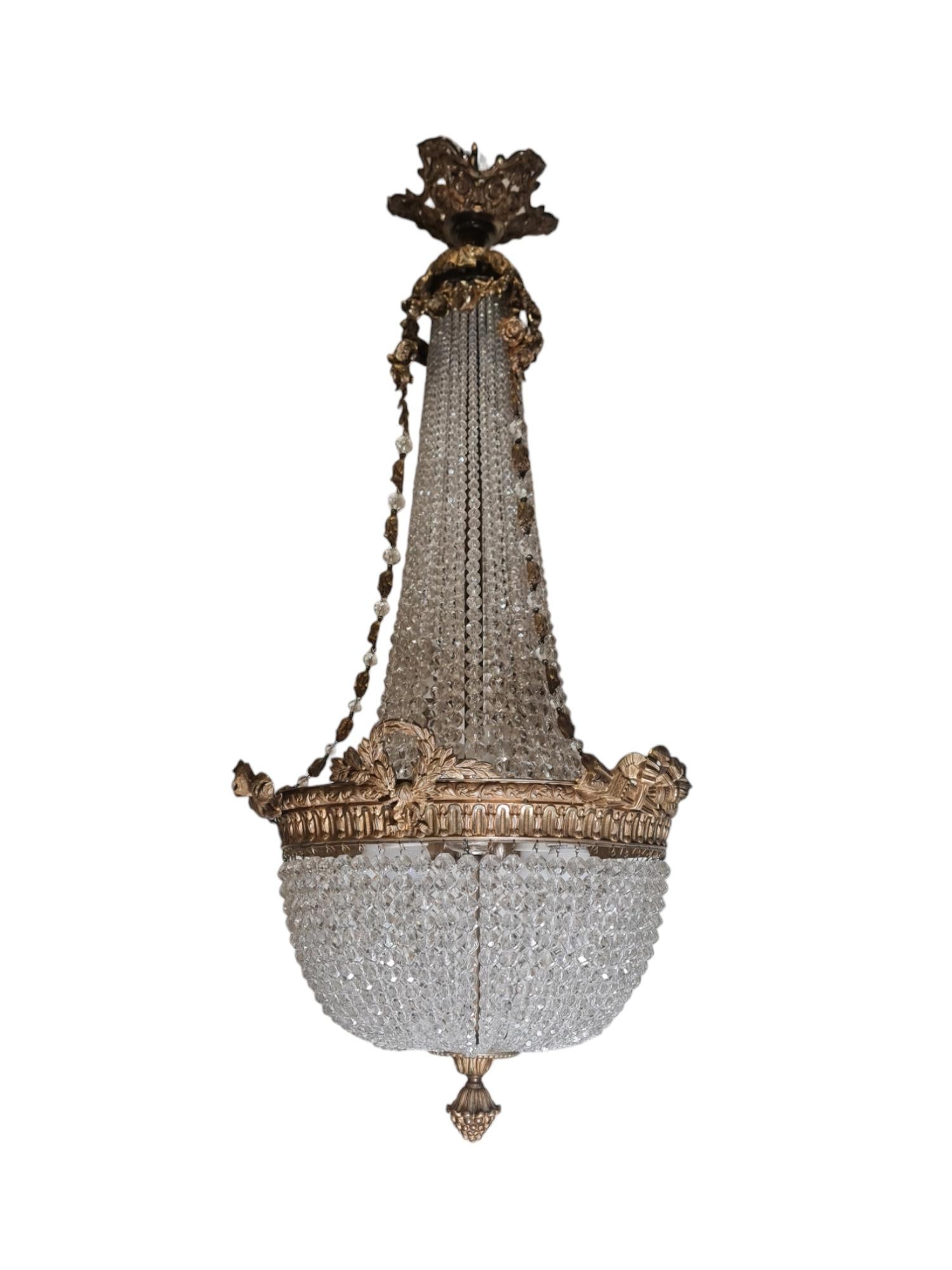 Lampadario in cristallo stile impero, corona d'alloro, fiamma e Arrow, fine '800 In condizioni buone in vendita a Helsinki, FI