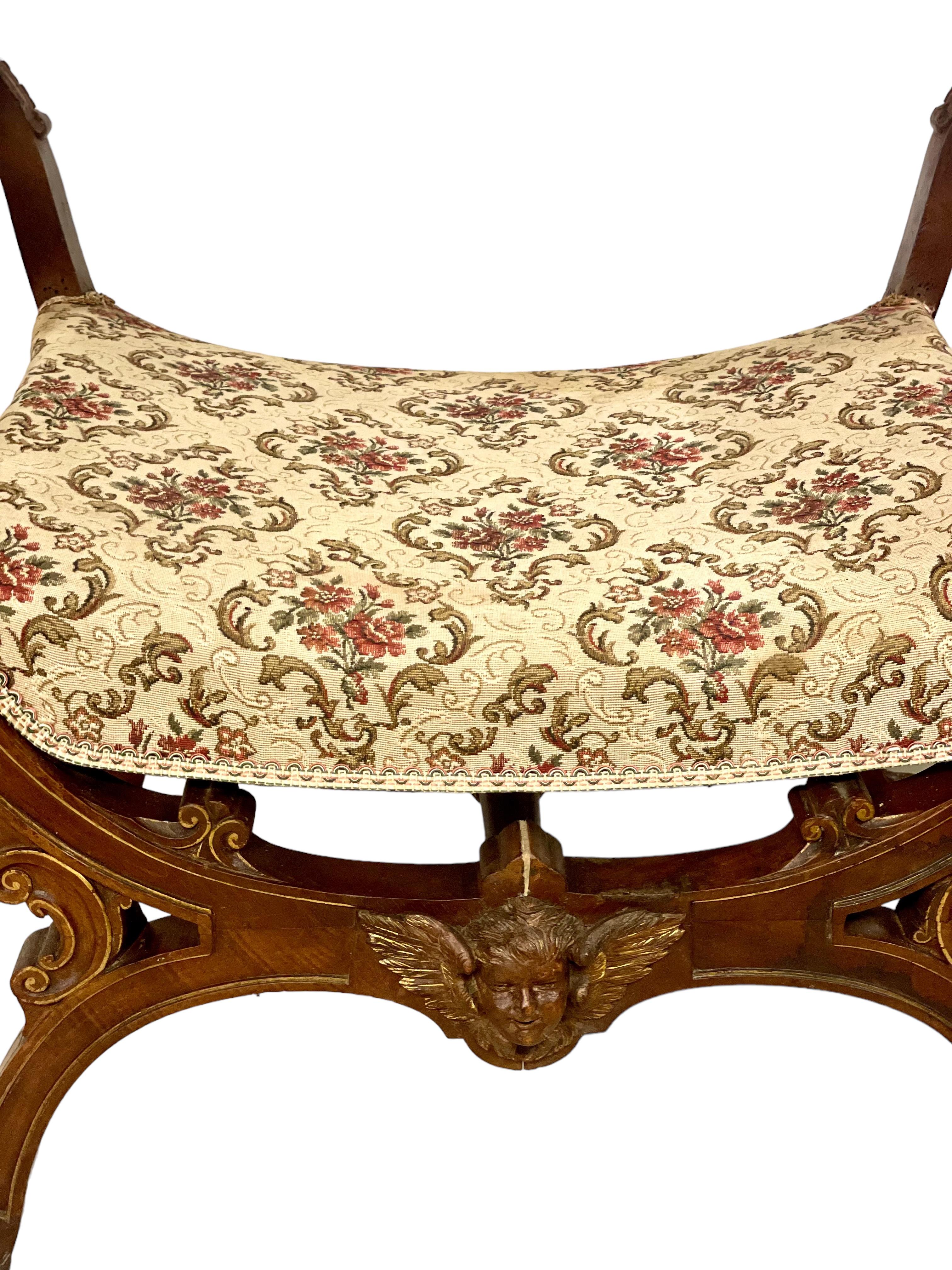 Taburete curul estilo Imperio con asiento tapizado siglo XIX en venta