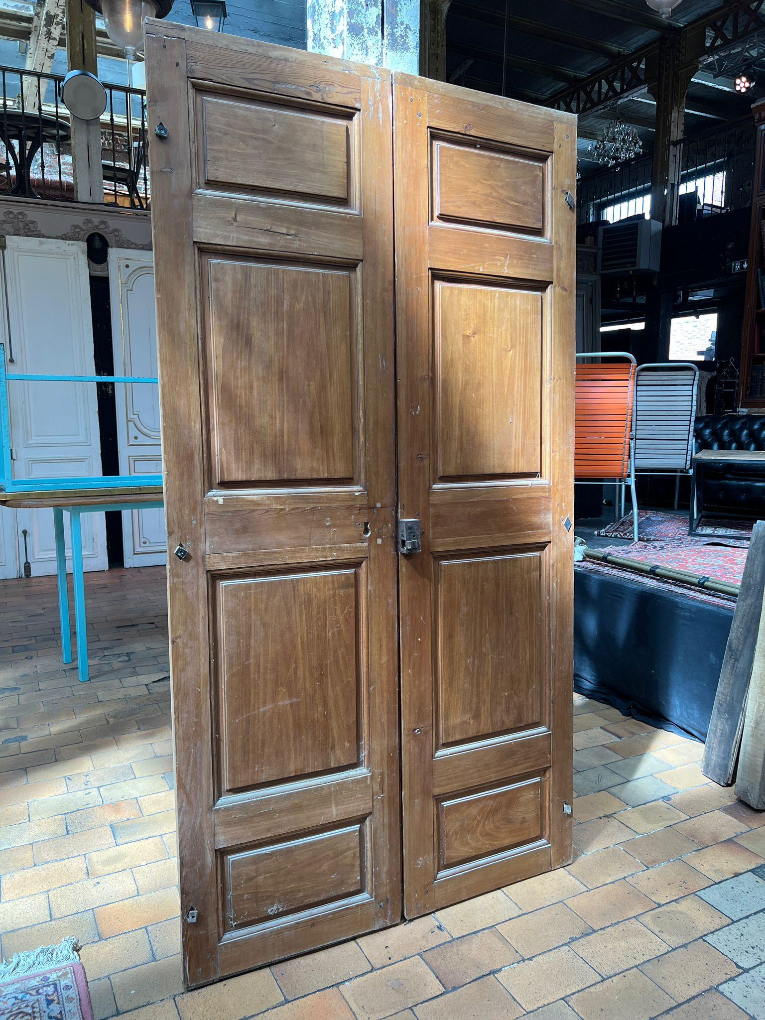 Double Closet Doors im Empire-Stil mit geschnitzten und vergoldeten Reliefs im Angebot 5