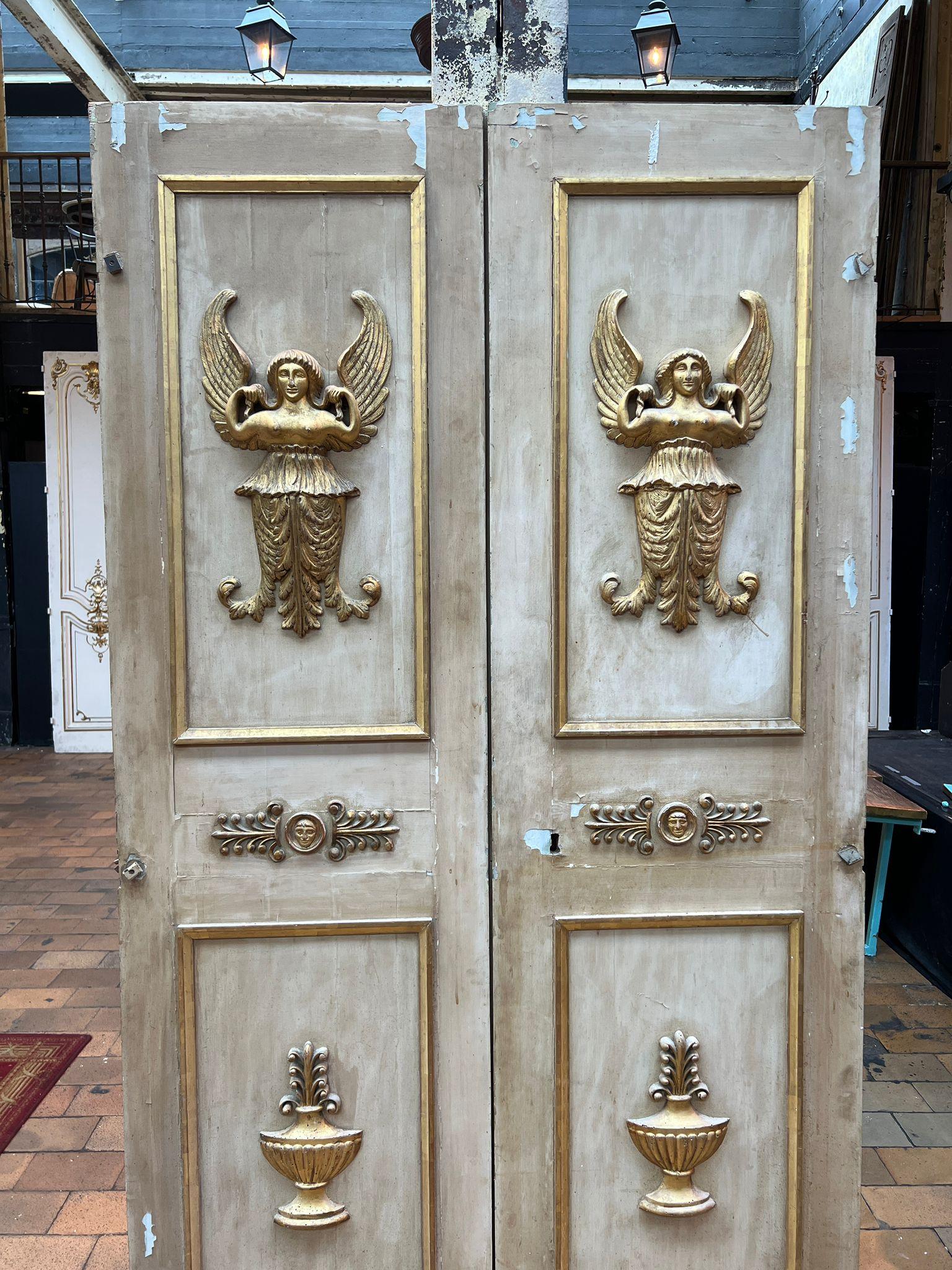 Double Closet Doors im Empire-Stil mit geschnitzten und vergoldeten Reliefs im Angebot 4