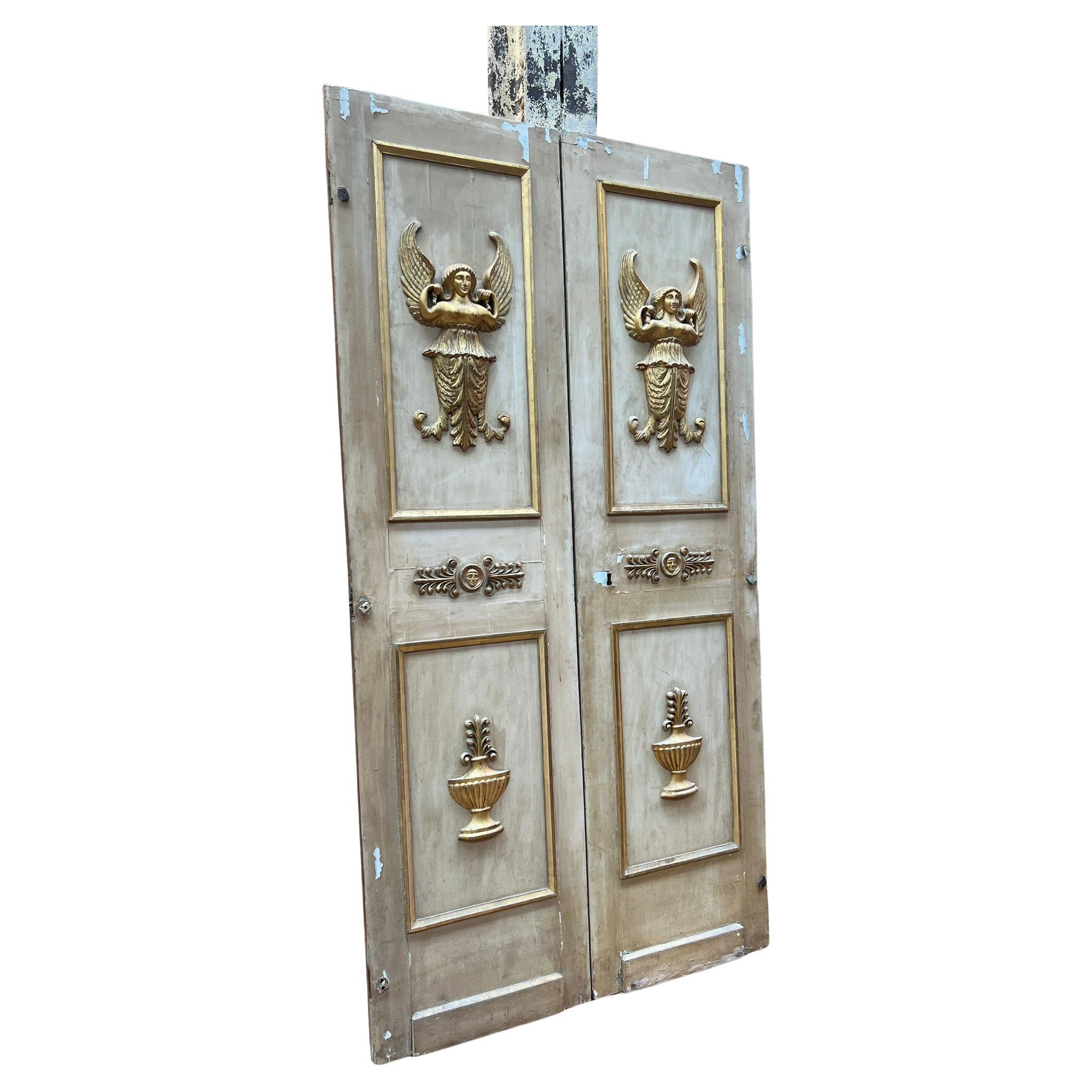 Double Closet Doors im Empire-Stil mit geschnitzten und vergoldeten Reliefs im Angebot