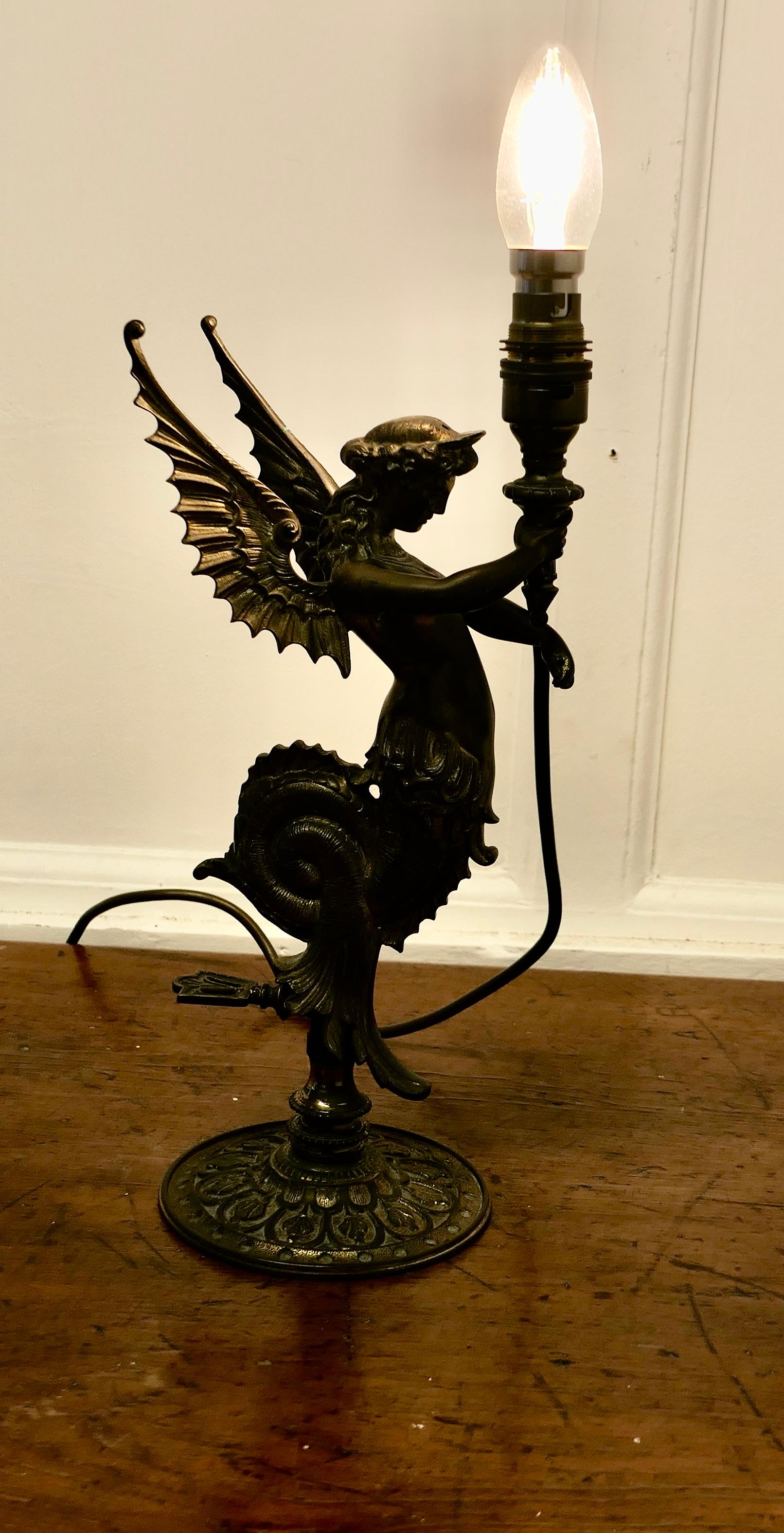 Bronze Lampe figurative en bronze Siren de style Empire     en vente
