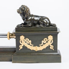 Cheminée de style Empire avec chiens