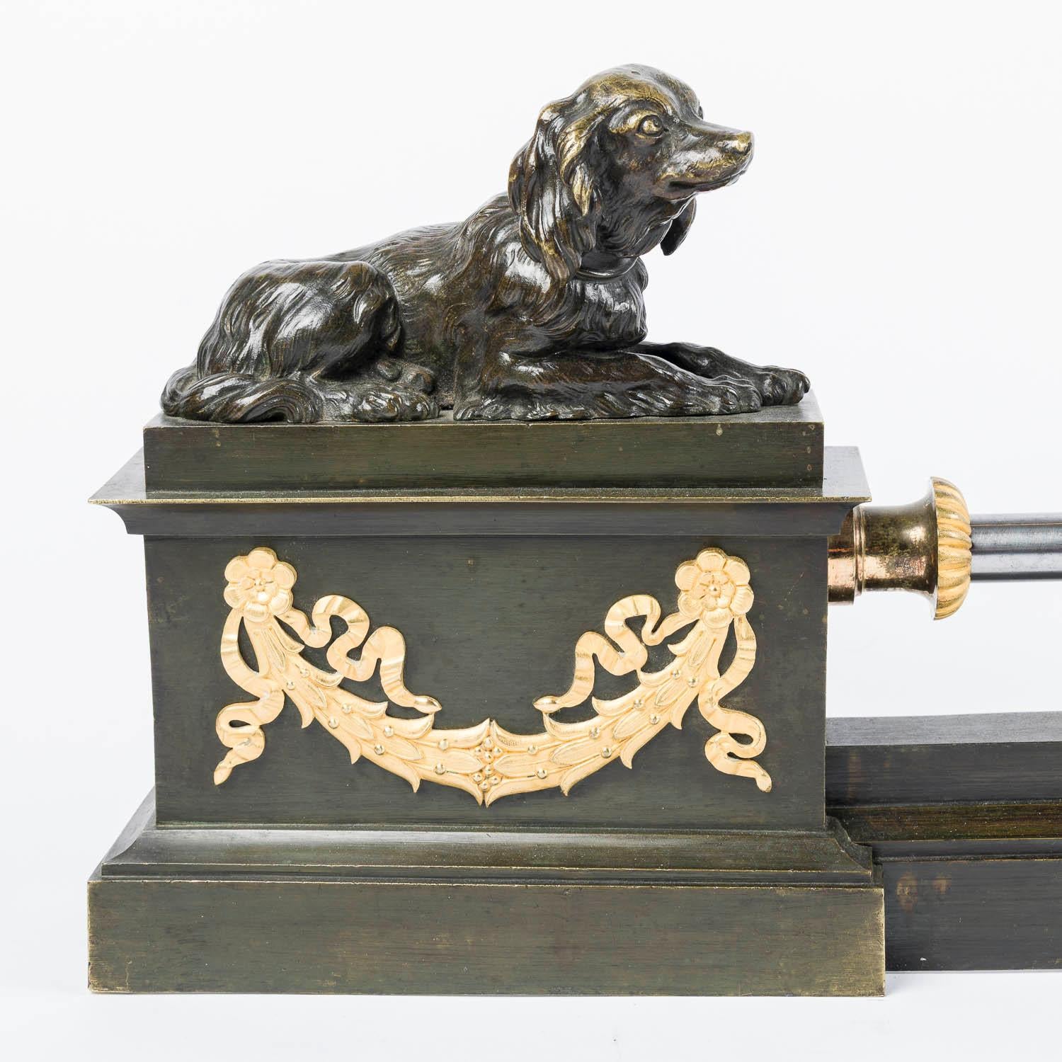 Cheminée de style Empire avec chiens Bon état - En vente à London, GB