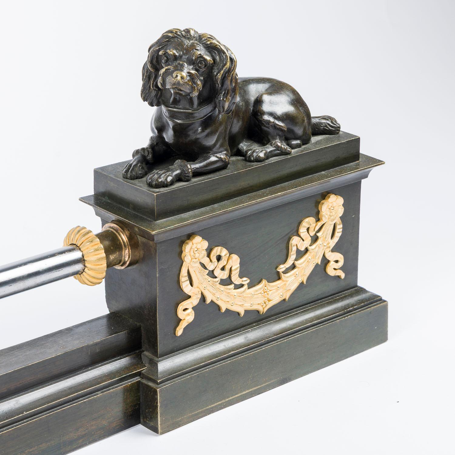 Cheminée de style Empire avec chiens en vente 1