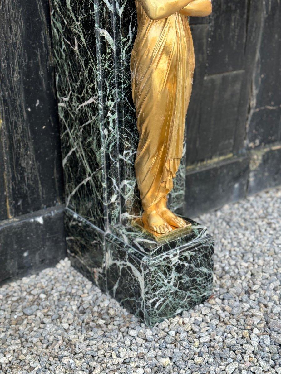 Kamin im Empire-Stil aus antikem grünem Marmor und vergoldeter Bronze im Zustand „Hervorragend“ im Angebot in Honnelles, WHT