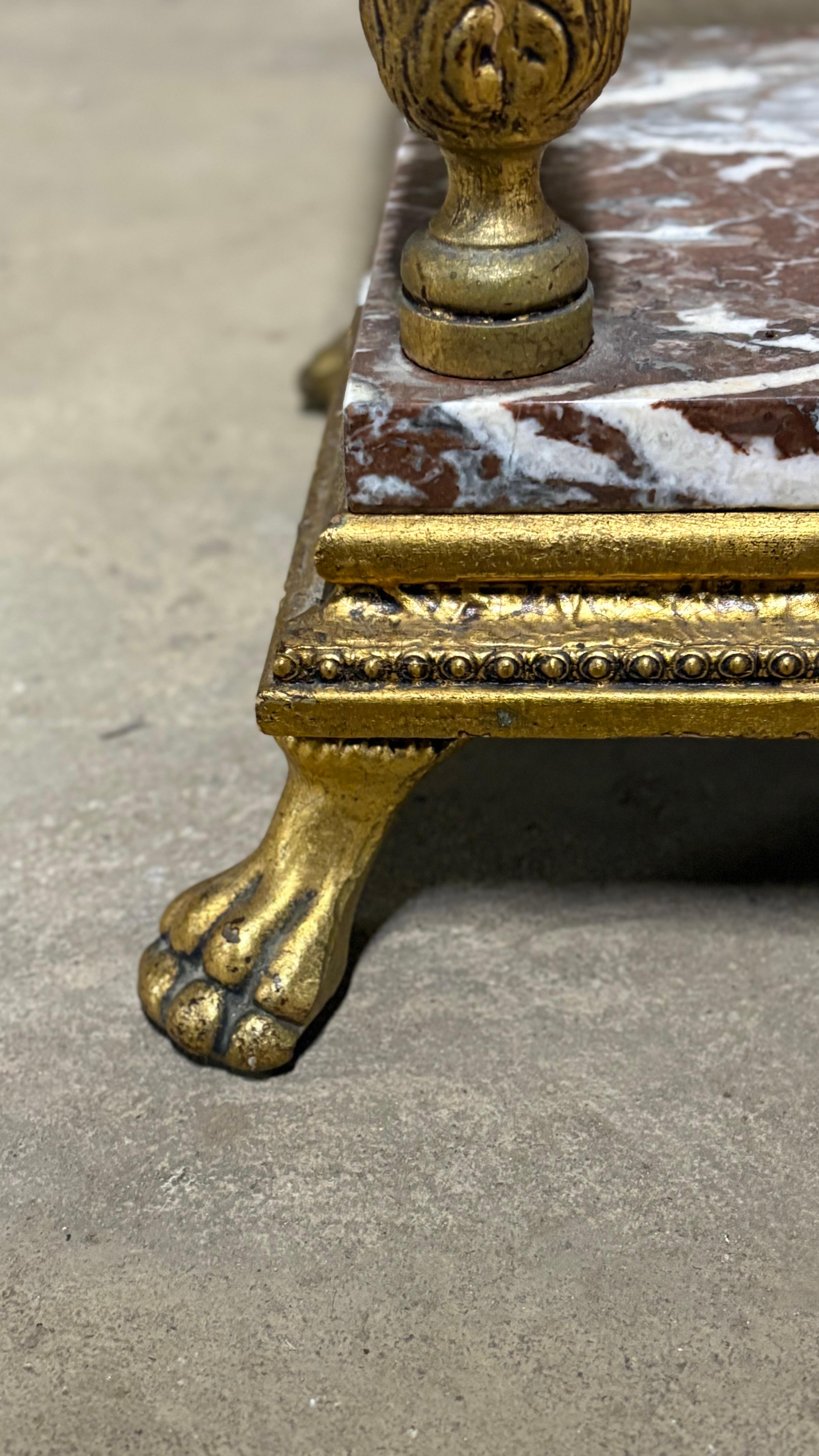 Stile impero Piedistallo in marmo dorato in stile impero in vendita