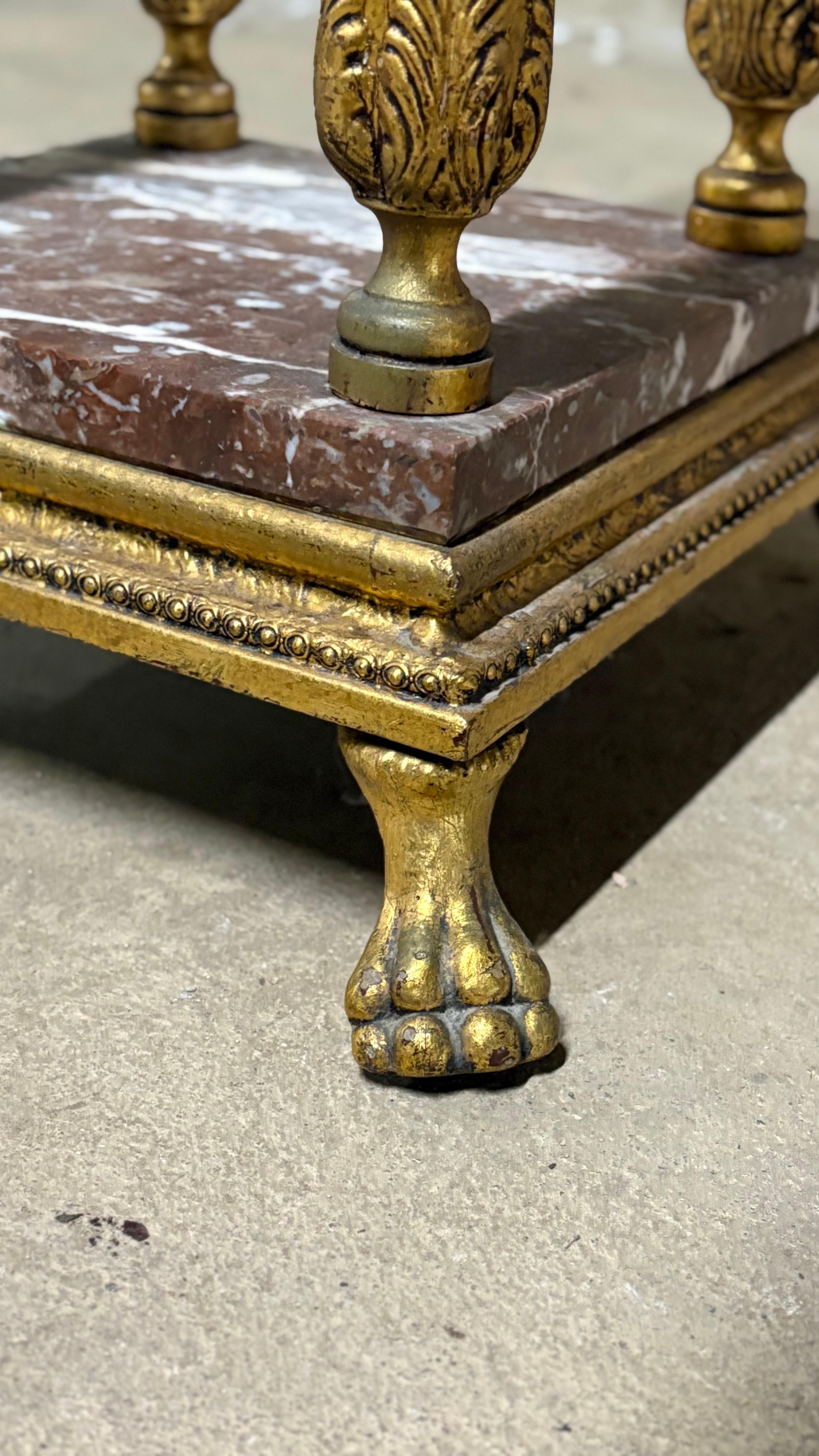 Americano Piedistallo in marmo dorato in stile impero in vendita