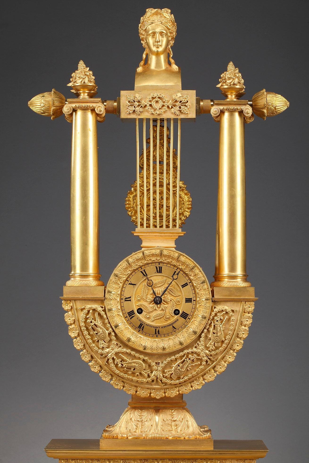 Empire-Style Gilt Bronze Lyre Clock In Good Condition In Paris, FR