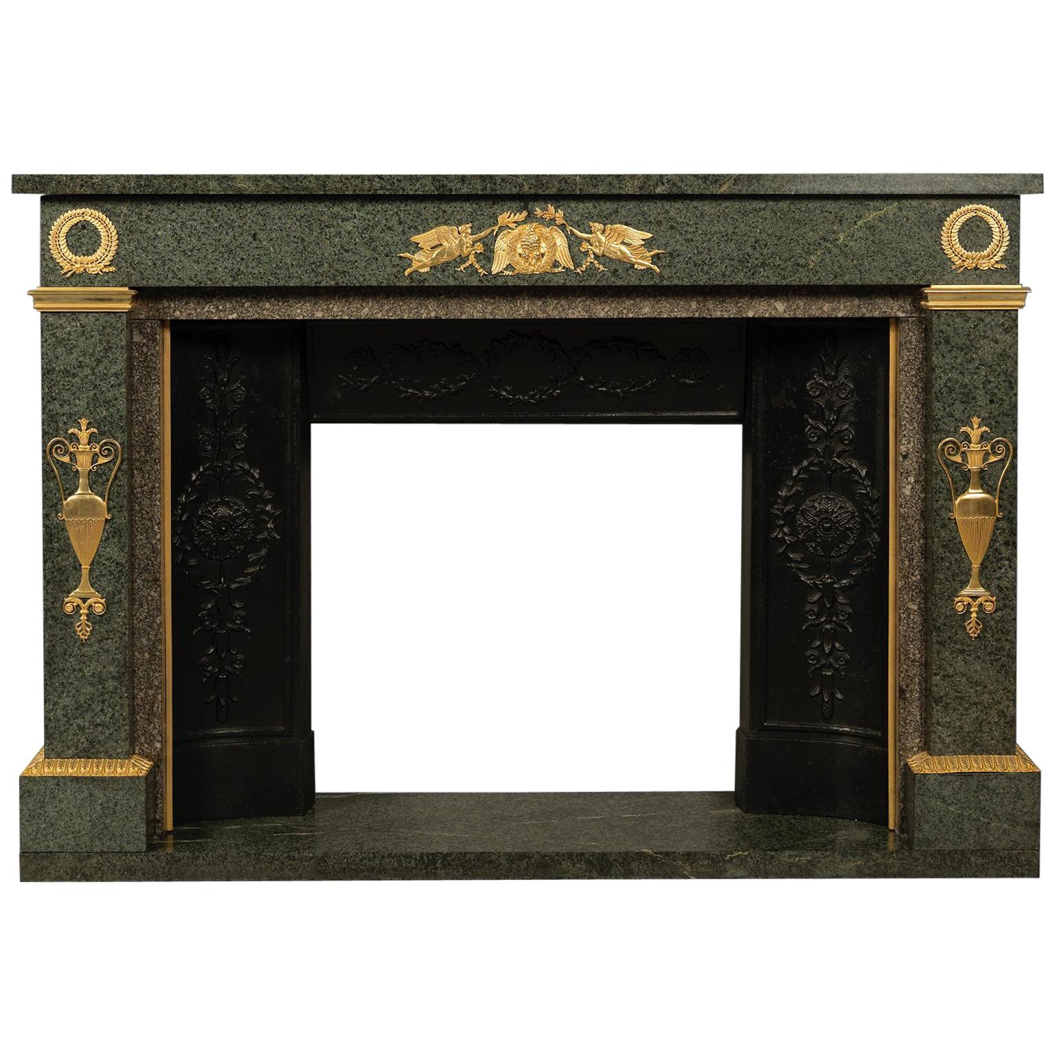 Camino in stile impero in bronzo dorato e granito verde, circa 1850