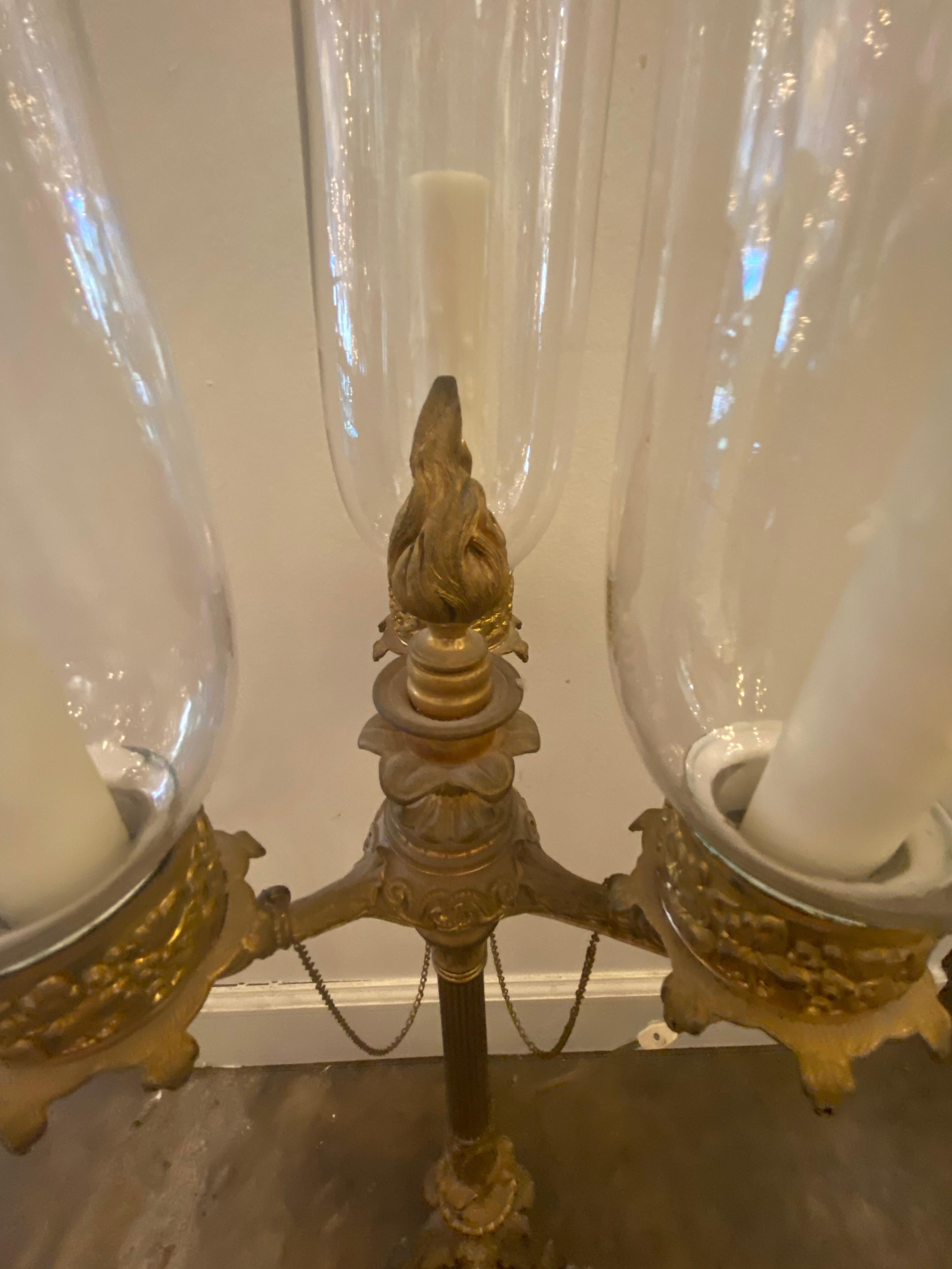 Doré Lampe de table de style Empire en bronze doré en vente