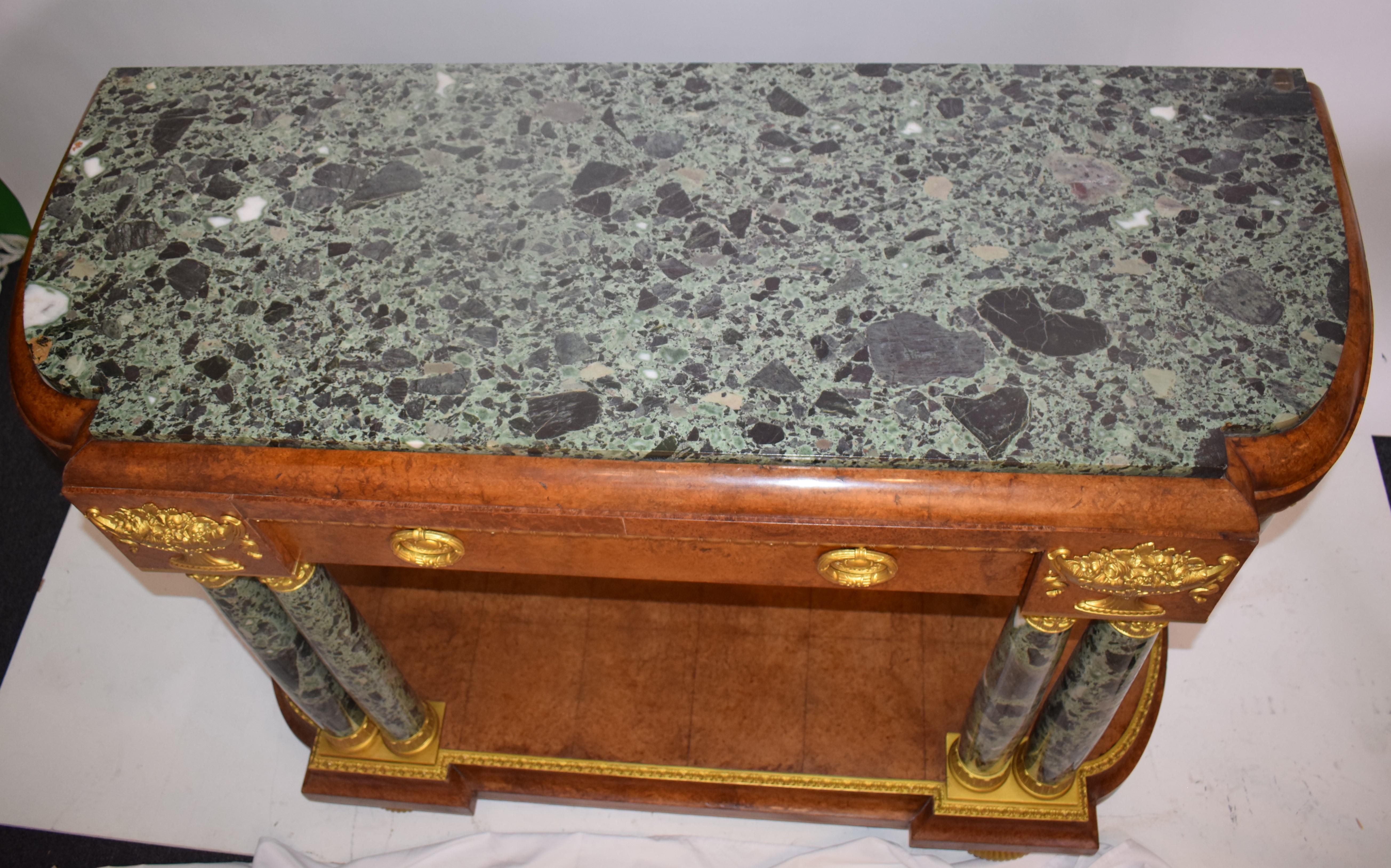 italien Table console de style Empire à plateau en marbre vert en vente