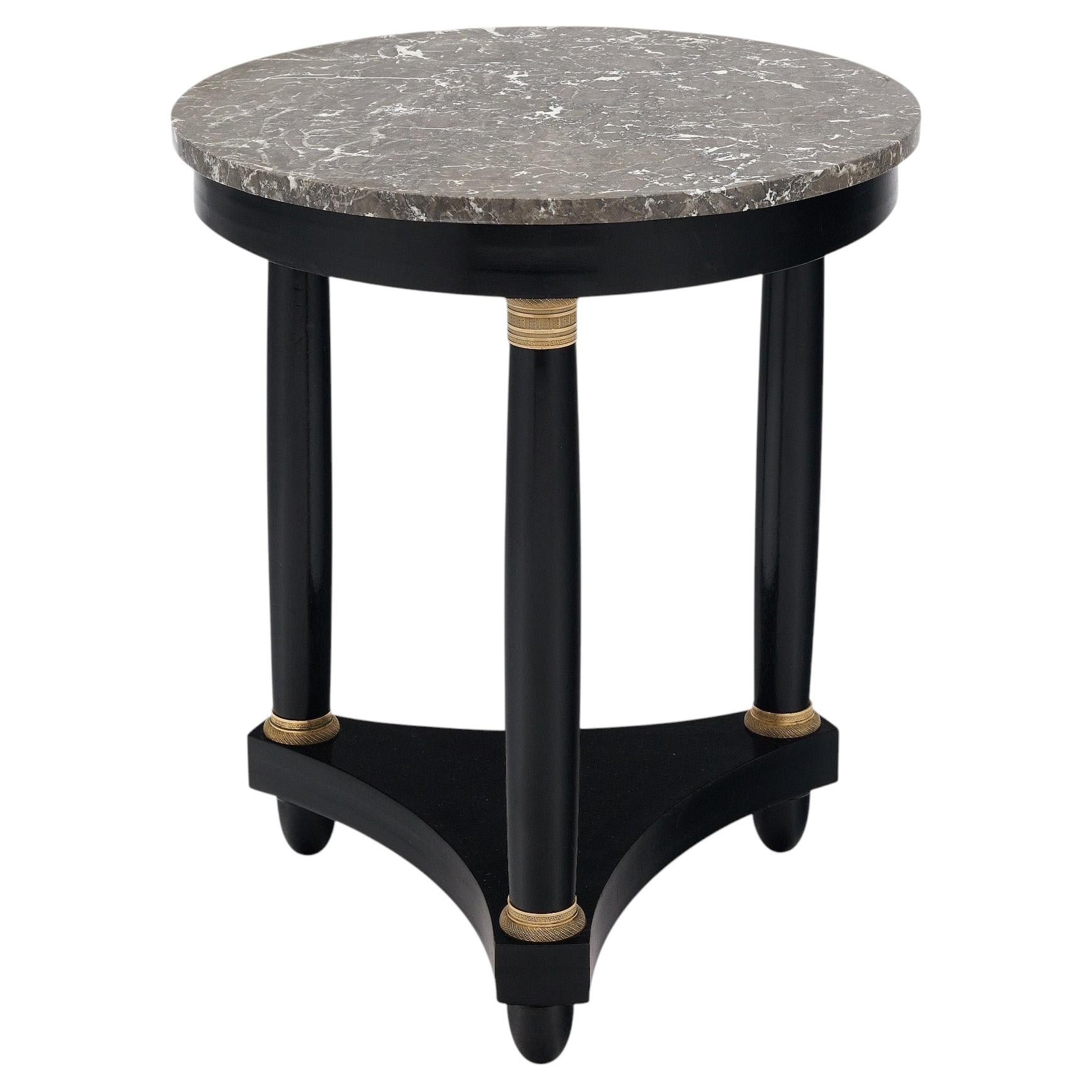 Mesa Auxiliar Gueridón Estilo Imperio, Madera Ebonizada y Latón, Francia 1920