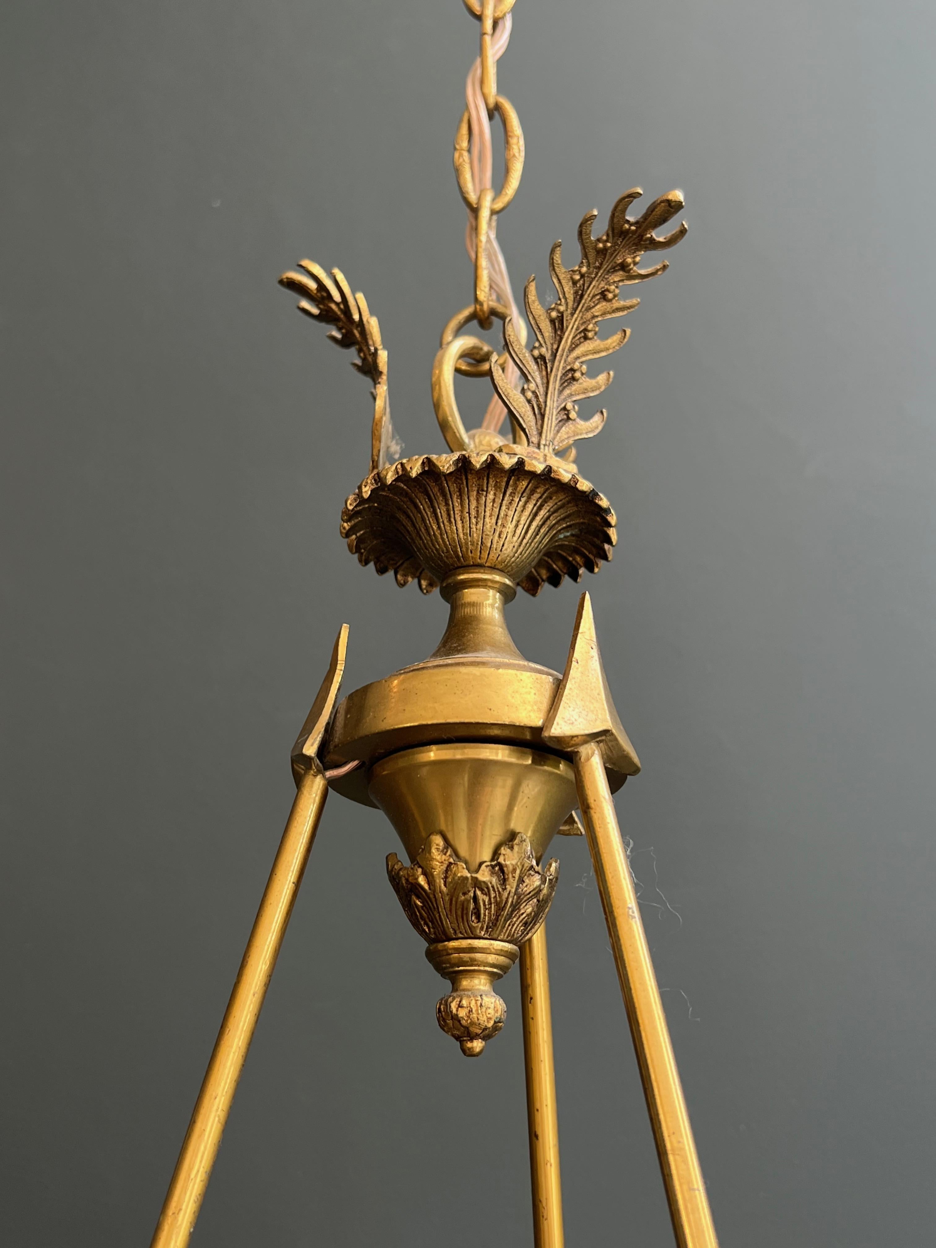 Francese Lampadario a mongolfiera in stile impero in bronzo e cristallo in vendita