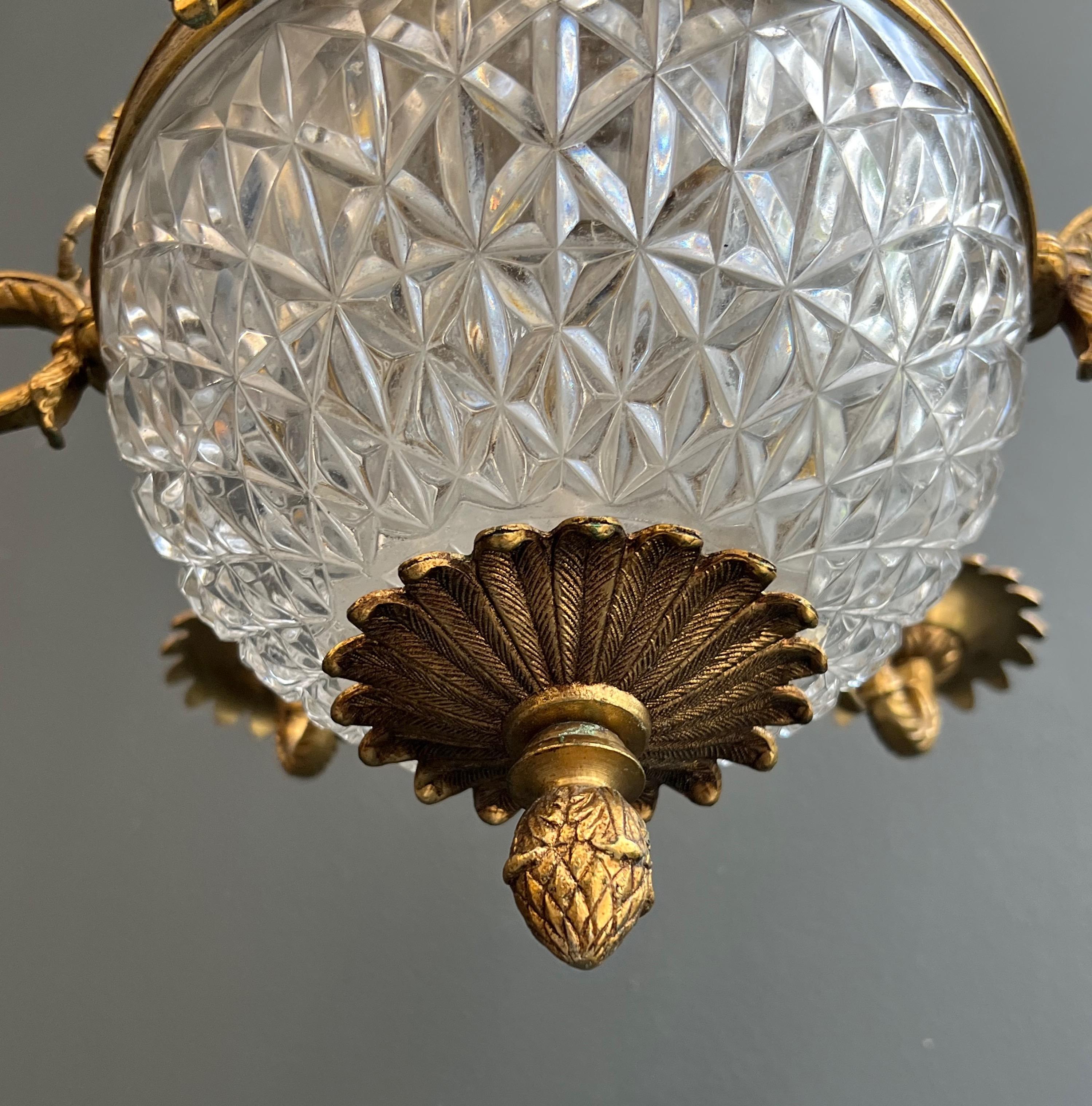Bronzo Lampadario a mongolfiera in stile impero in bronzo e cristallo in vendita