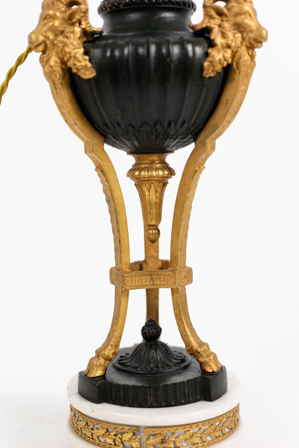 Doré Lampe de style Empire en bronze à deux patines:: vers 1880 en vente