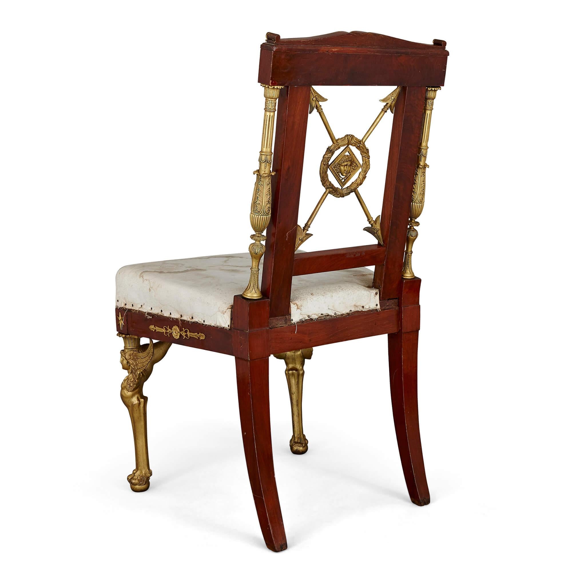 Beistellstuhl aus Mahagoni und vergoldeter Bronze im Empire-Stil im Angebot 3
