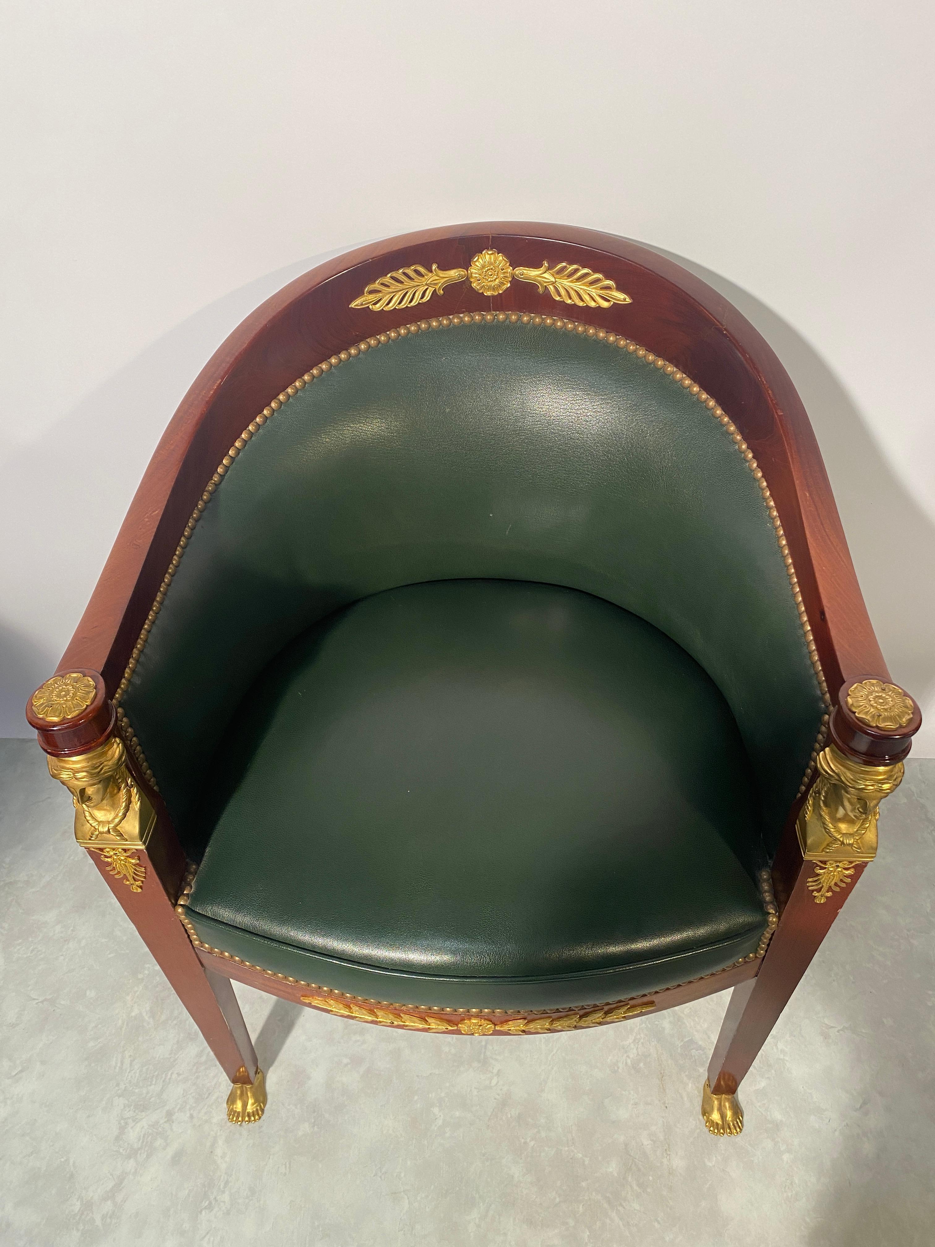 Chaise de bureau de style Empire en acajou et cuir avec décor égyptien Bon état à VERSAILLES, FR