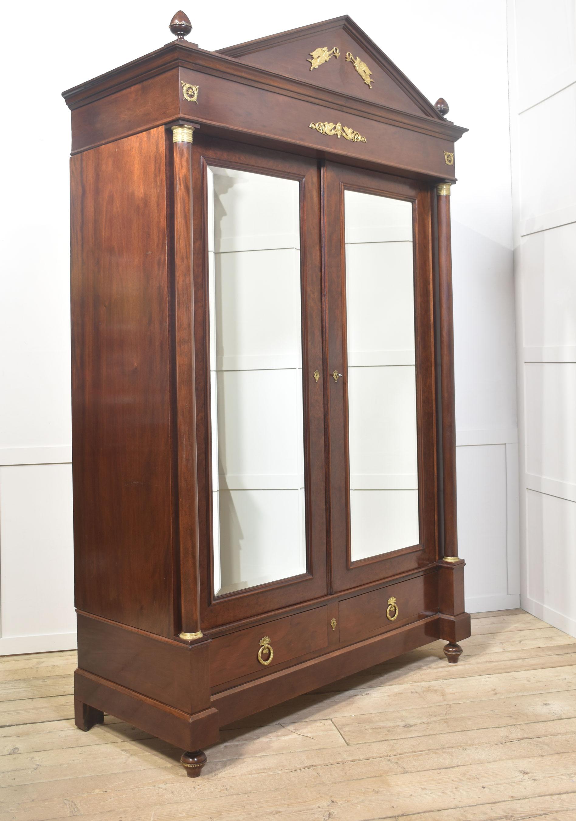 Zweitüriger Kleiderschrank im Empire-Stil aus Mahagoni im Angebot 5