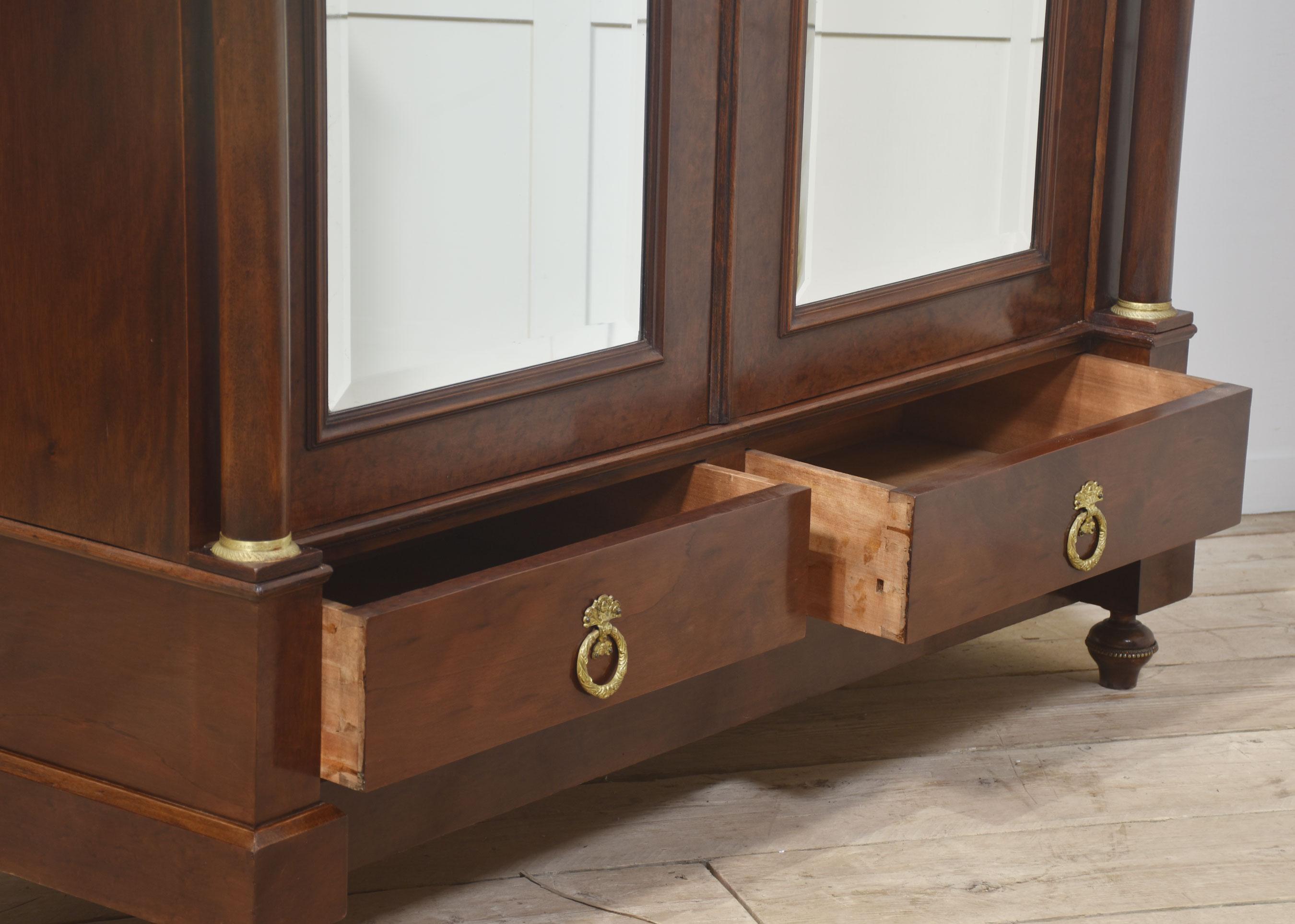 Zweitüriger Kleiderschrank im Empire-Stil aus Mahagoni im Angebot 10