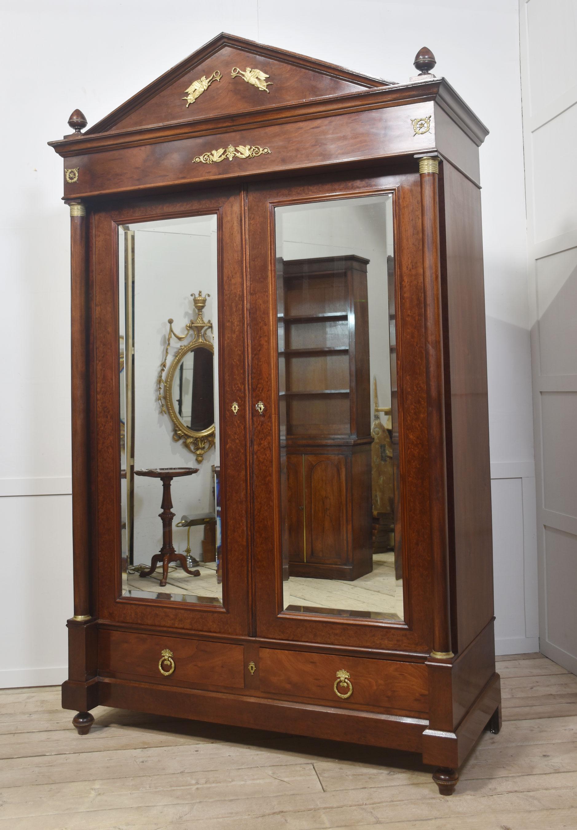 Zweitüriger Kleiderschrank im Empire-Stil aus Mahagoni im Angebot 11